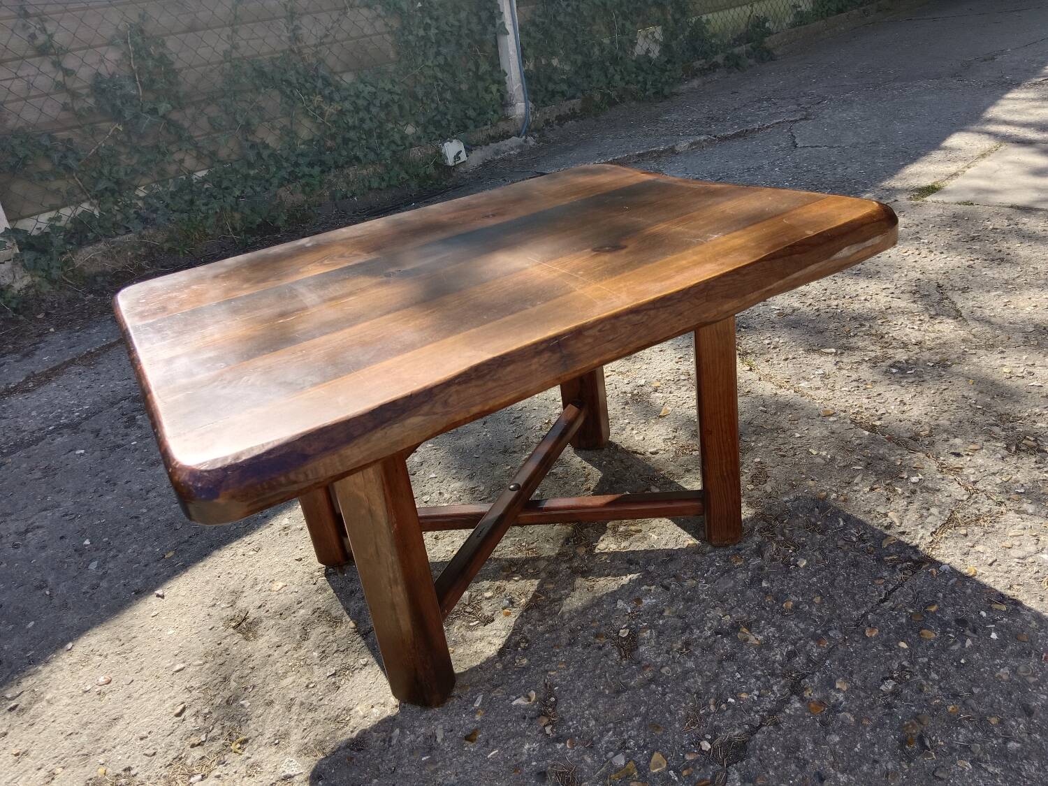Brutalist coffee table from the 1960s in solid wood.