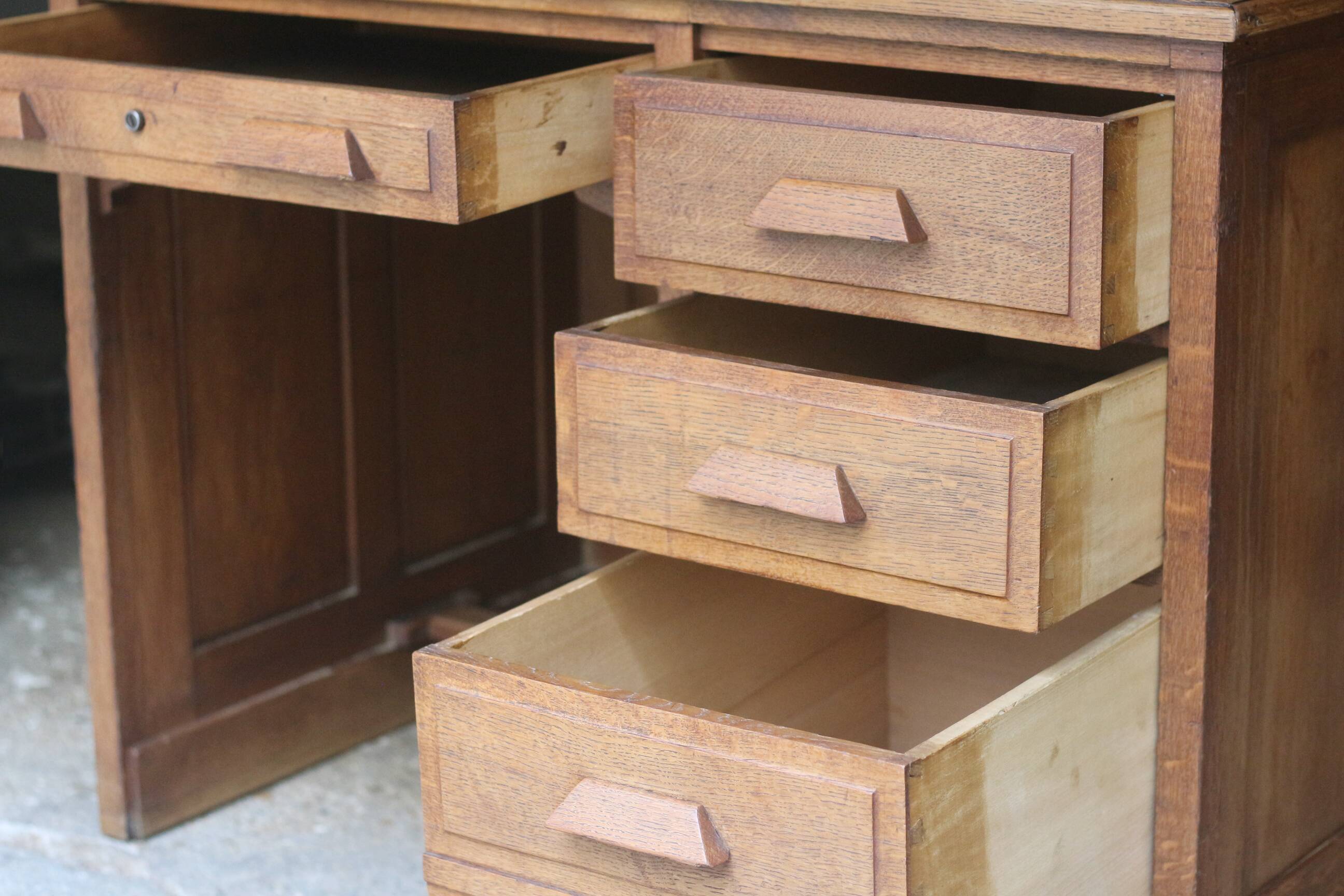 American administration desk of very fine quality (1940s-1950s).