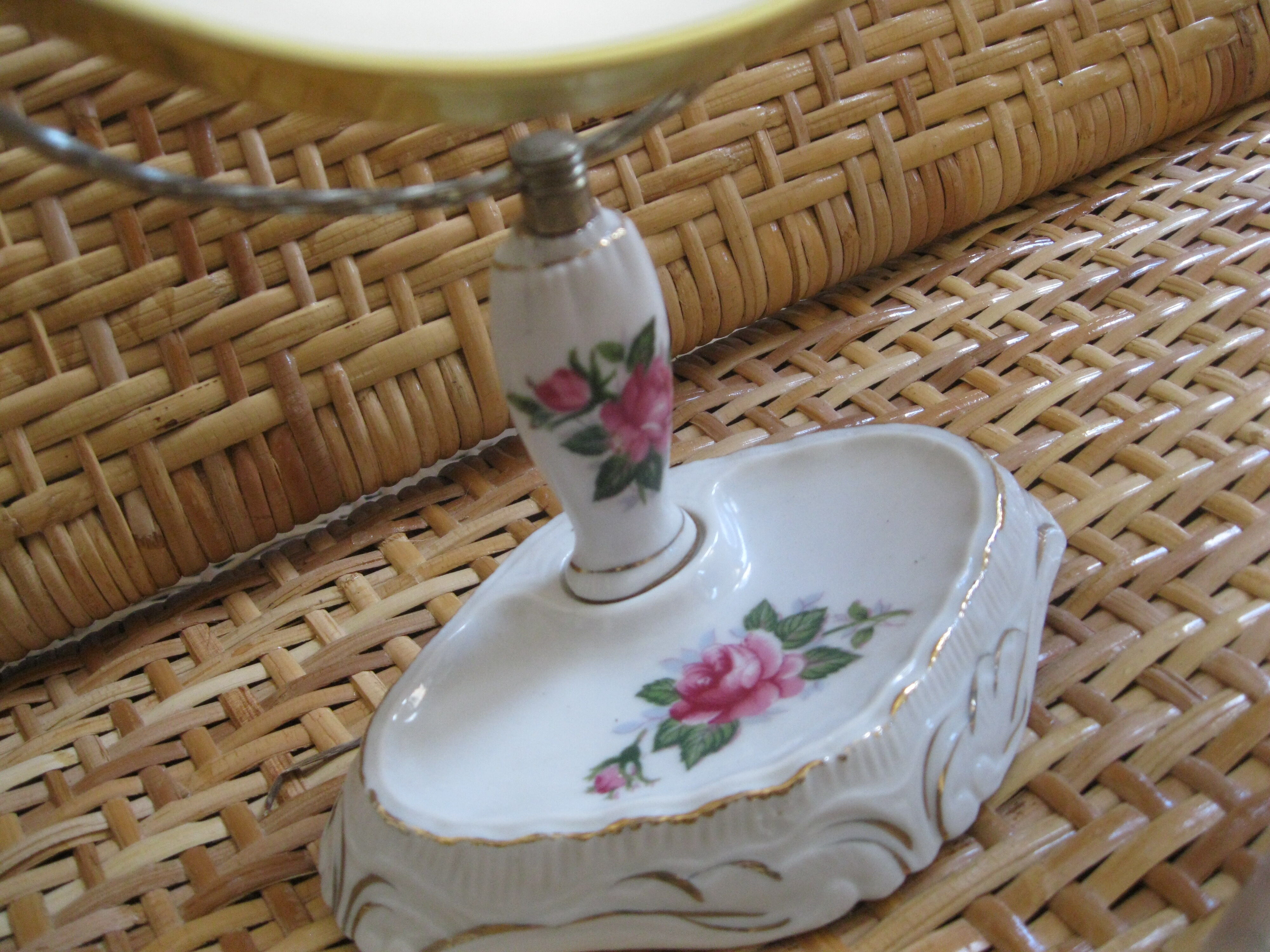 Mirror to lay on porcelain swivel foot