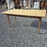 Spindle leg farm table