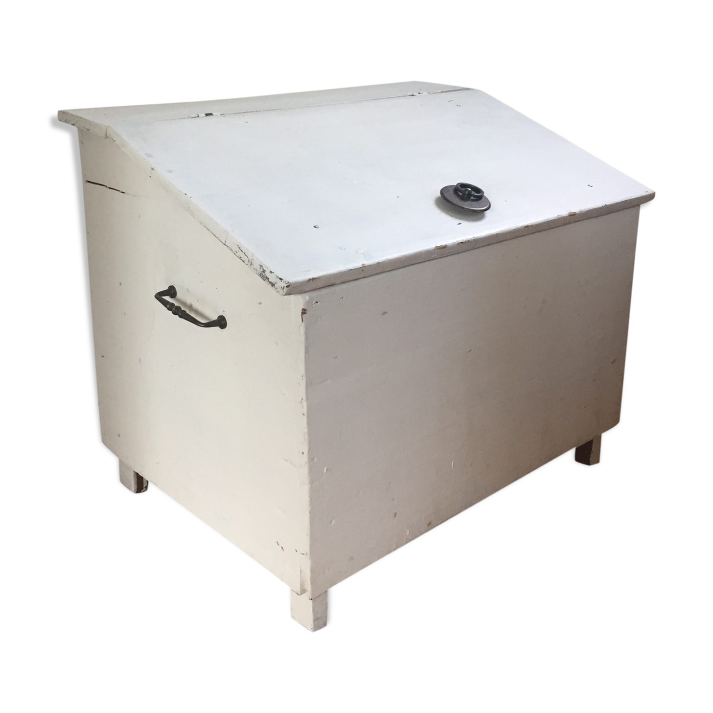 Former asymmetrical chest