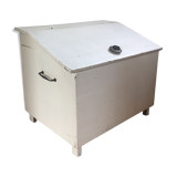 Former asymmetrical chest