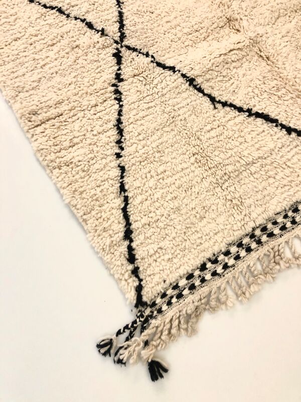 Tapis Berbère marocain Beni Ouarain À Losanges Noirs 247x145cm