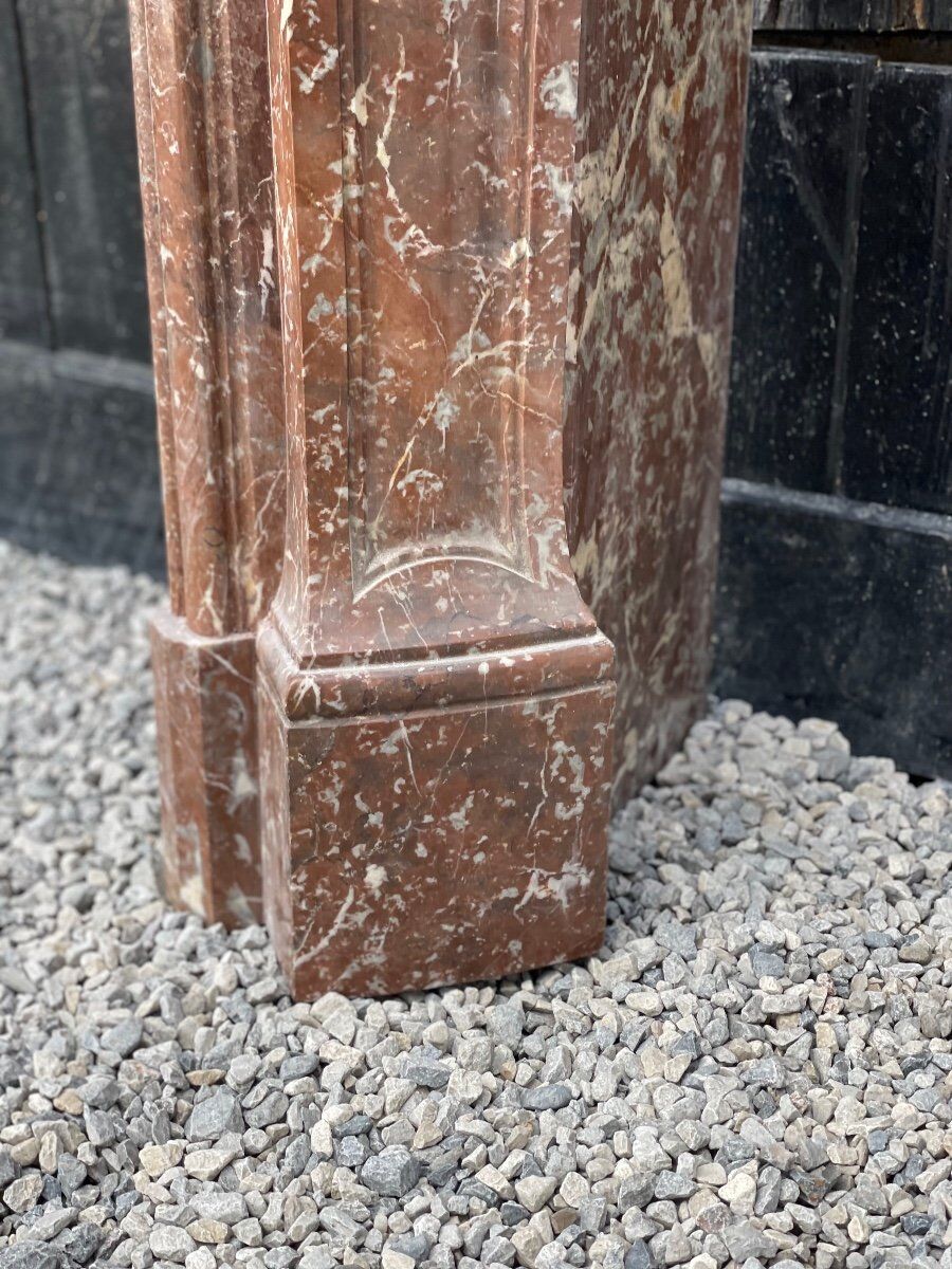 Fireplace in rancid marble around 1880