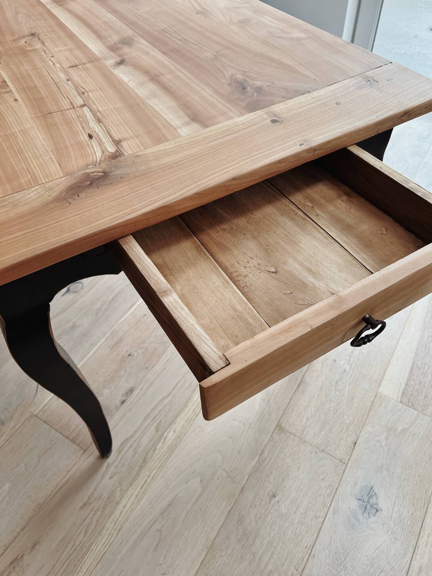 Antique Louis XV table from the 19th century – seats 8-10 people.