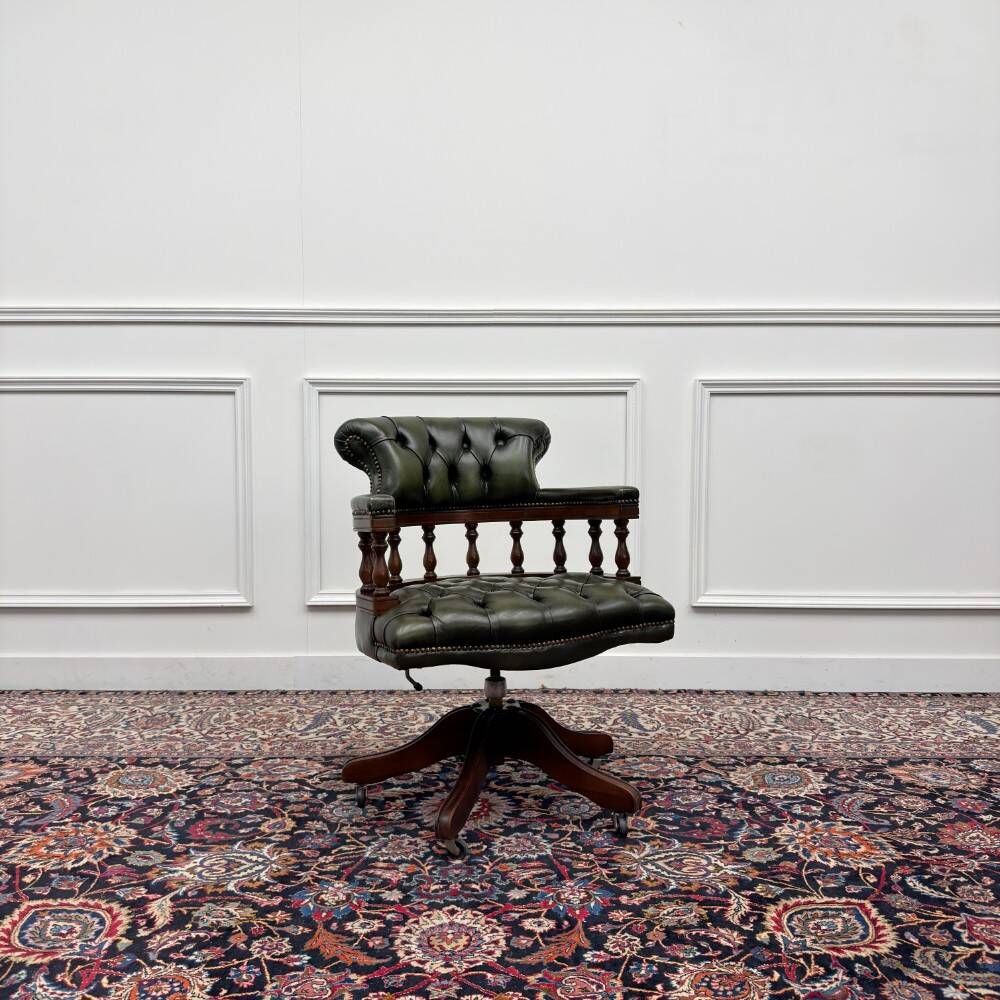 Chaise de bureau Chesterfield anglaise, chaise de capitaine, verte.