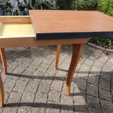 Expandable wooden table