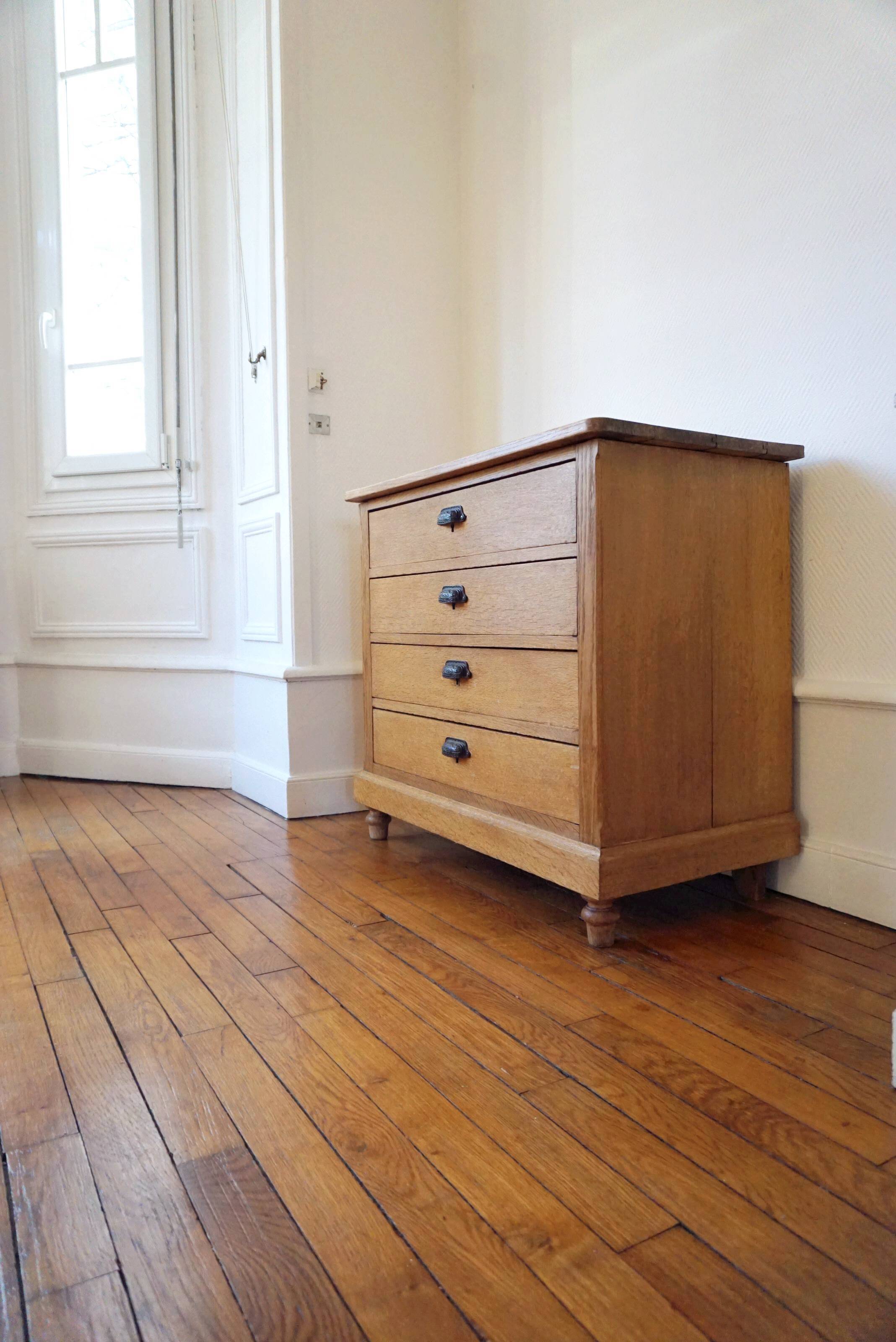 Old English chest of drawers
