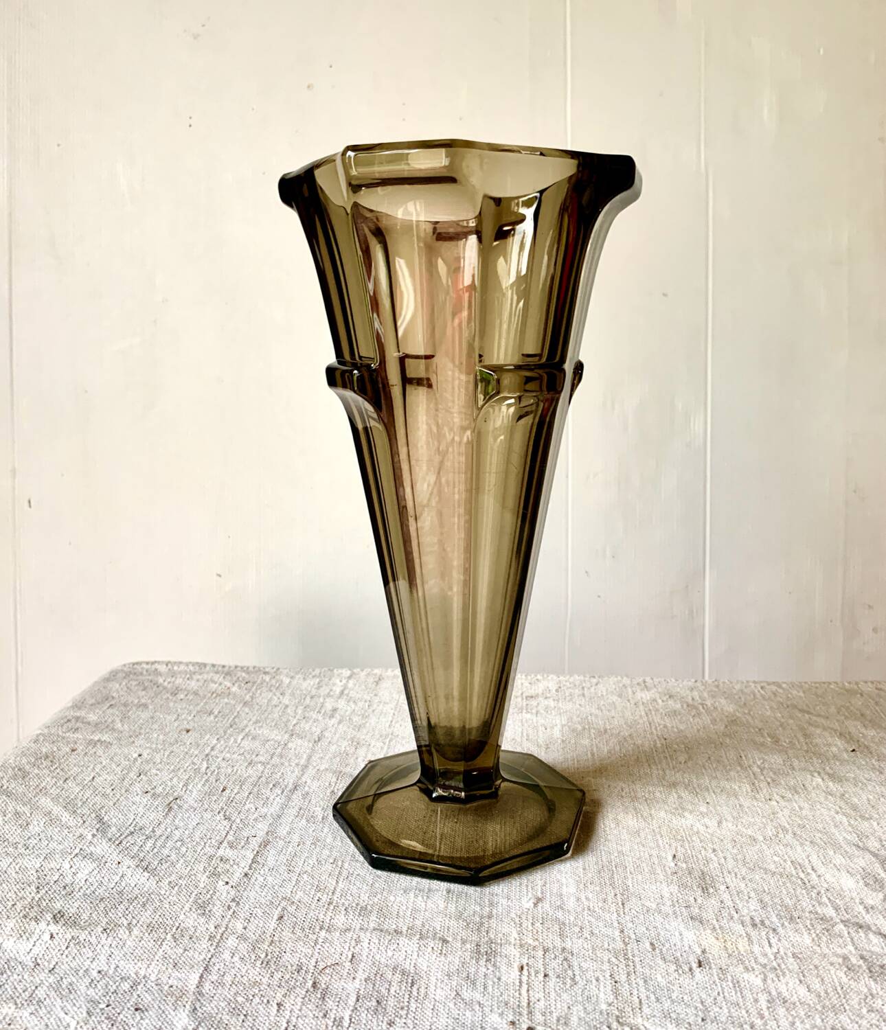 Vase cornet 1930 Art Deco verre fumé
