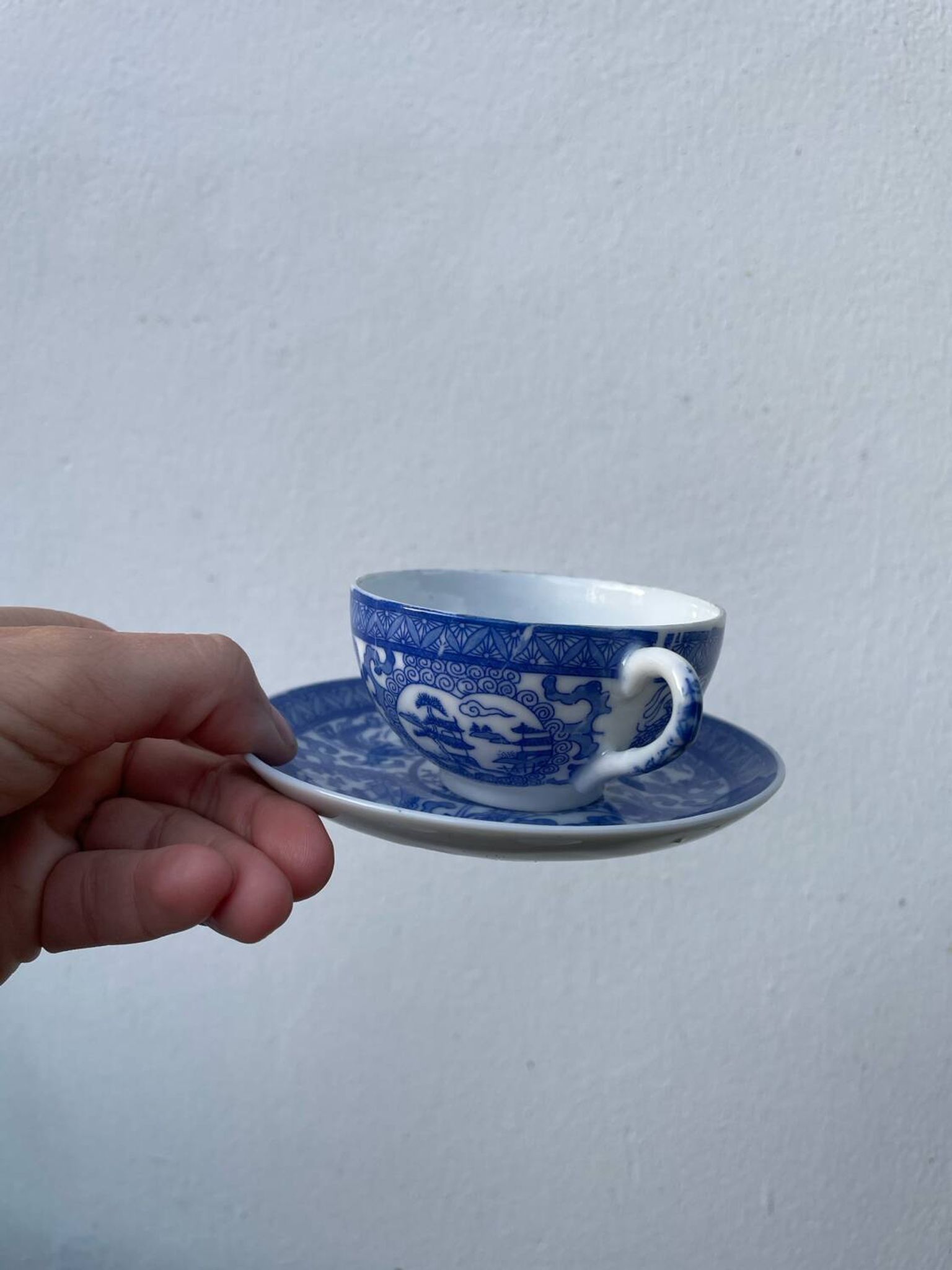 4 Japanese blue porcelain cups
