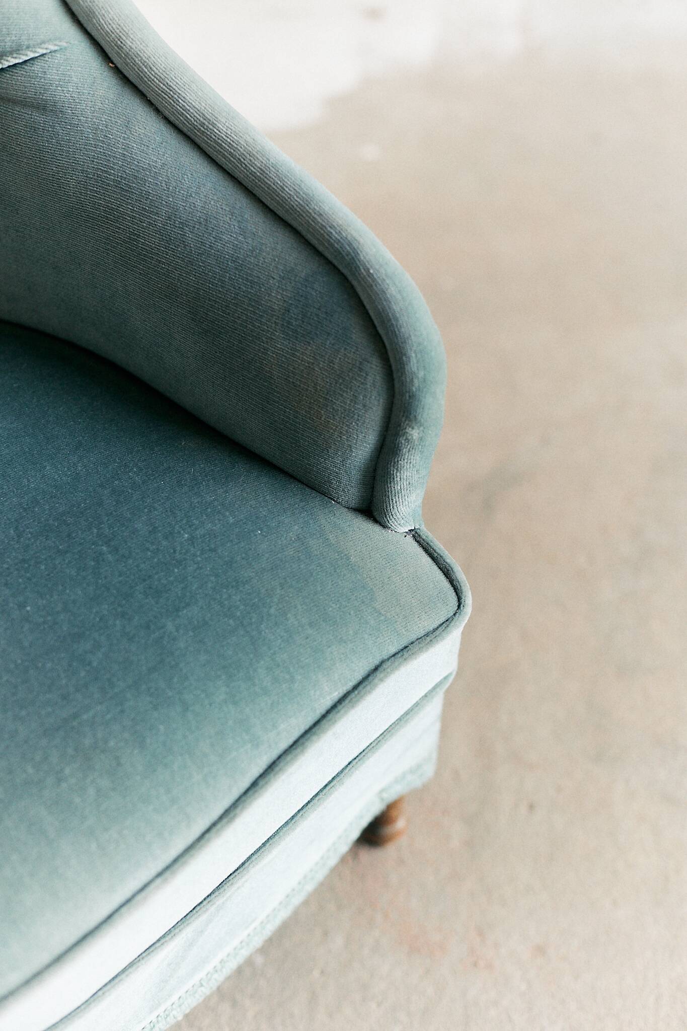 Blue velvet toad bench