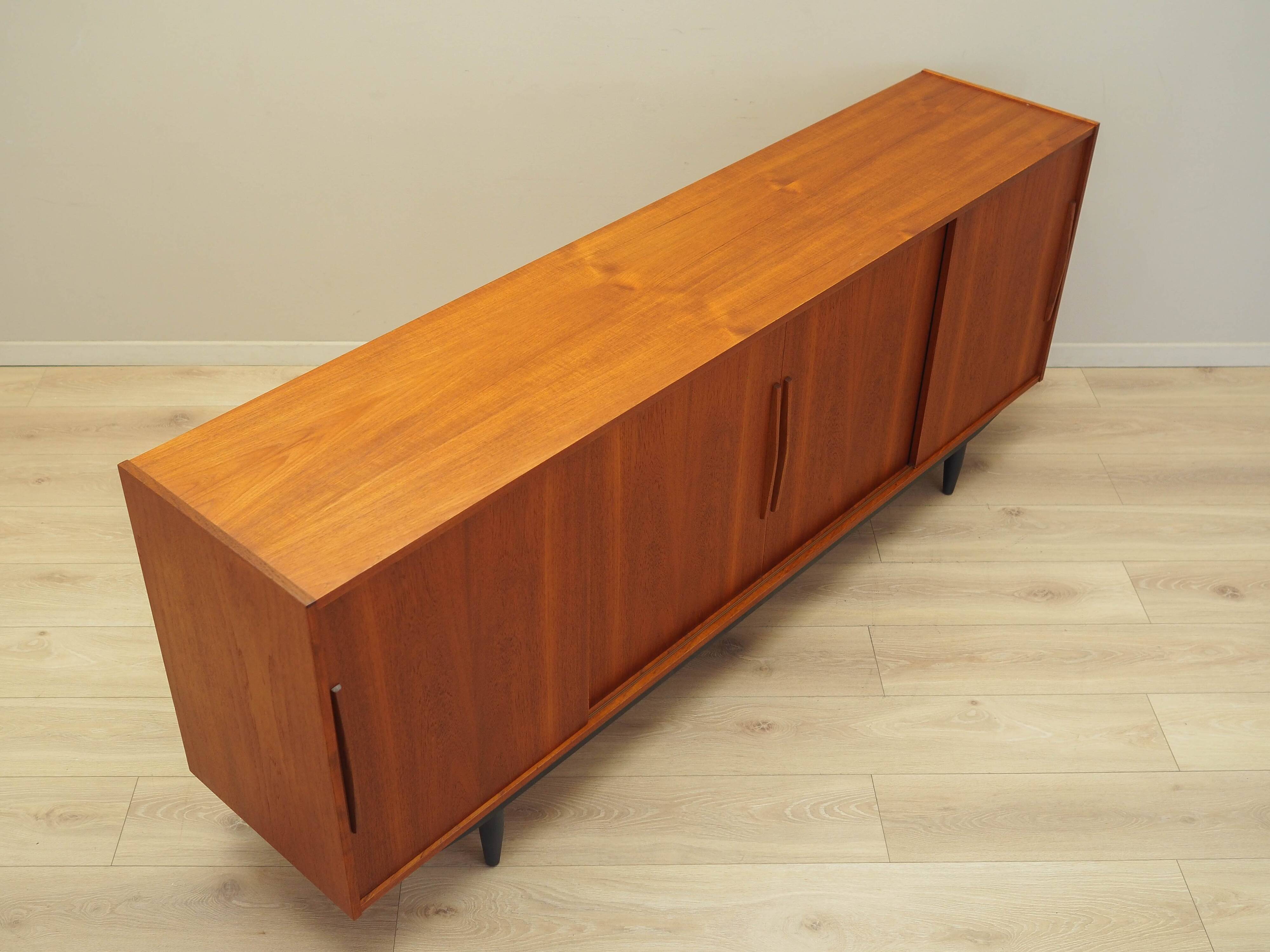 Buffet en teck, design danois, années 1970, fabricant : Danemark