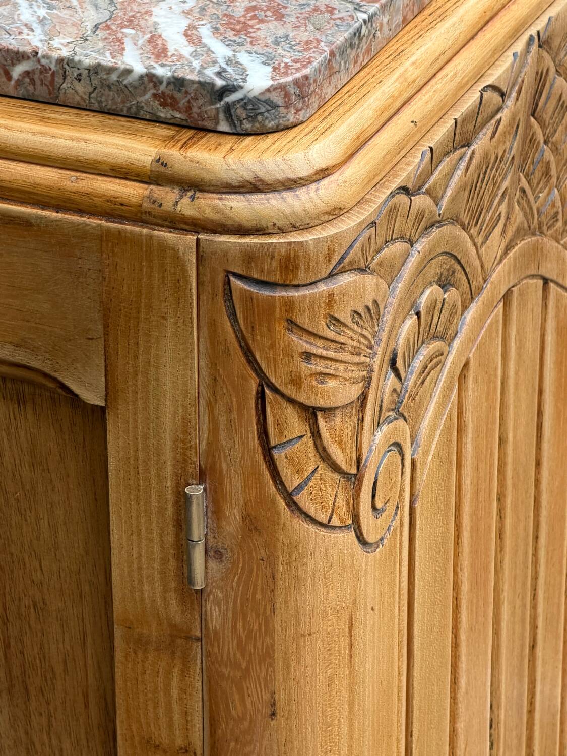 Art Deco Parisian buffet in solid raw oak from the 1930s.