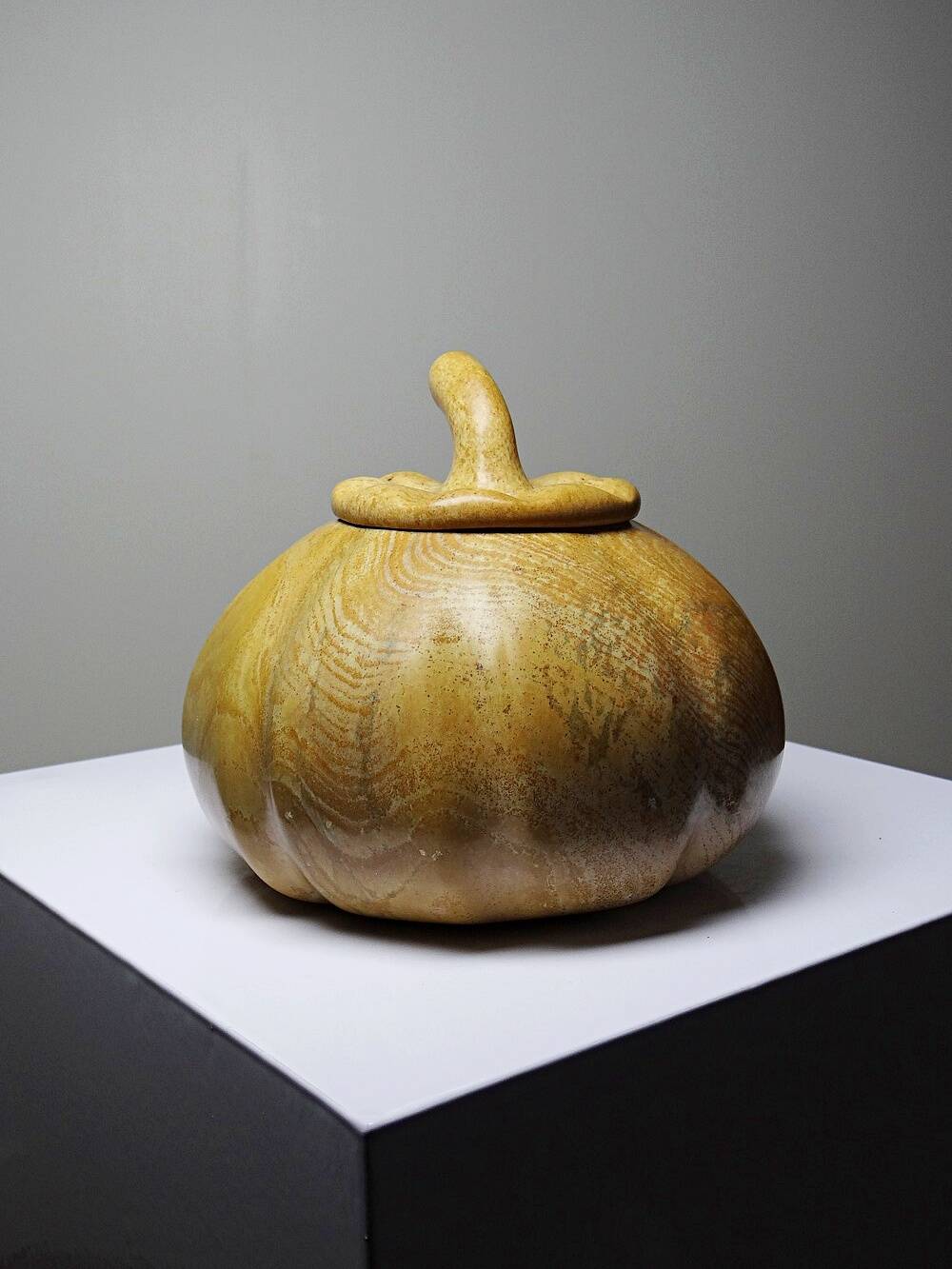 Vintage carved and polished stone box, pumpkin vintage craft 1980-1990