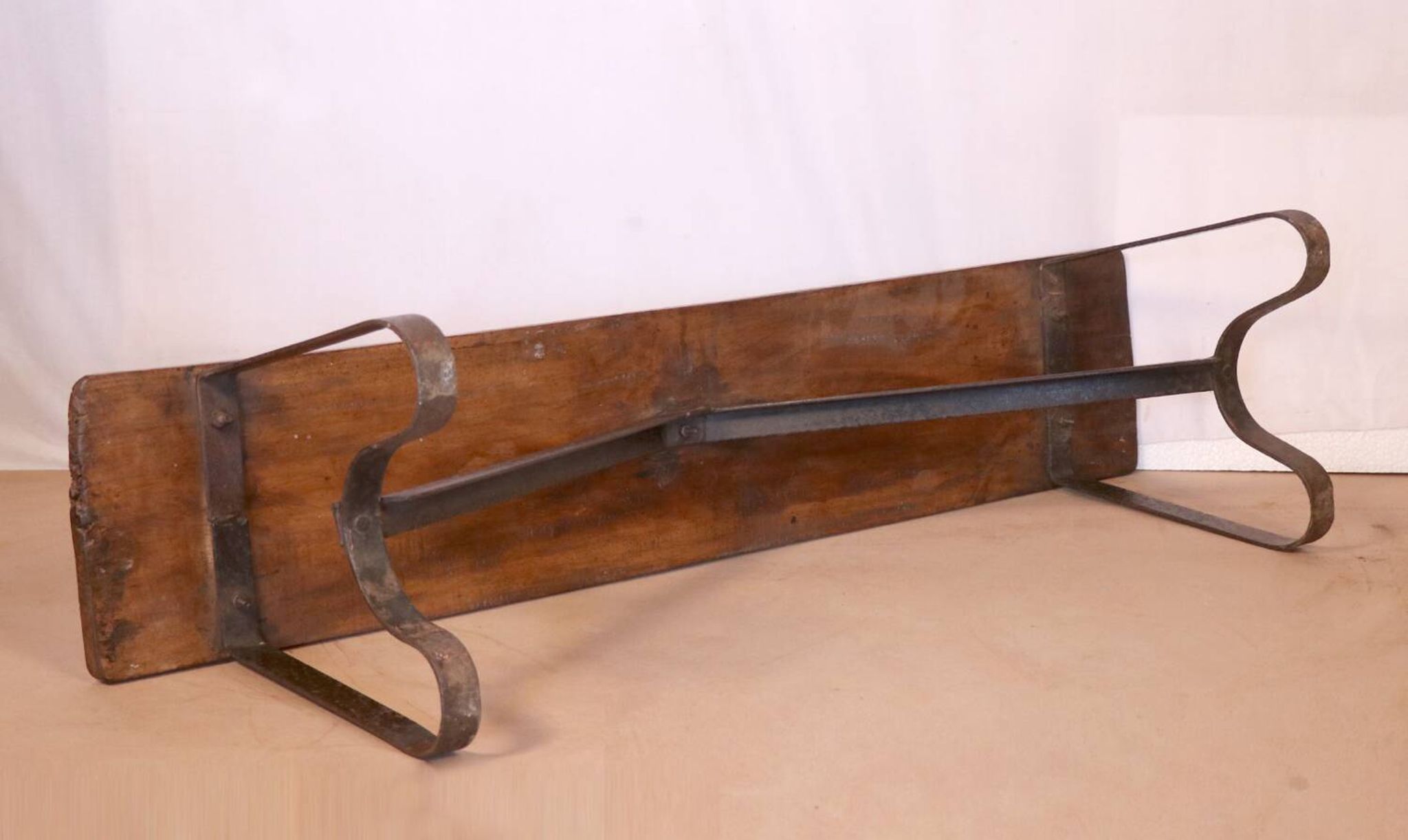 Ancien banc en teck birman et piètement en fer forgé