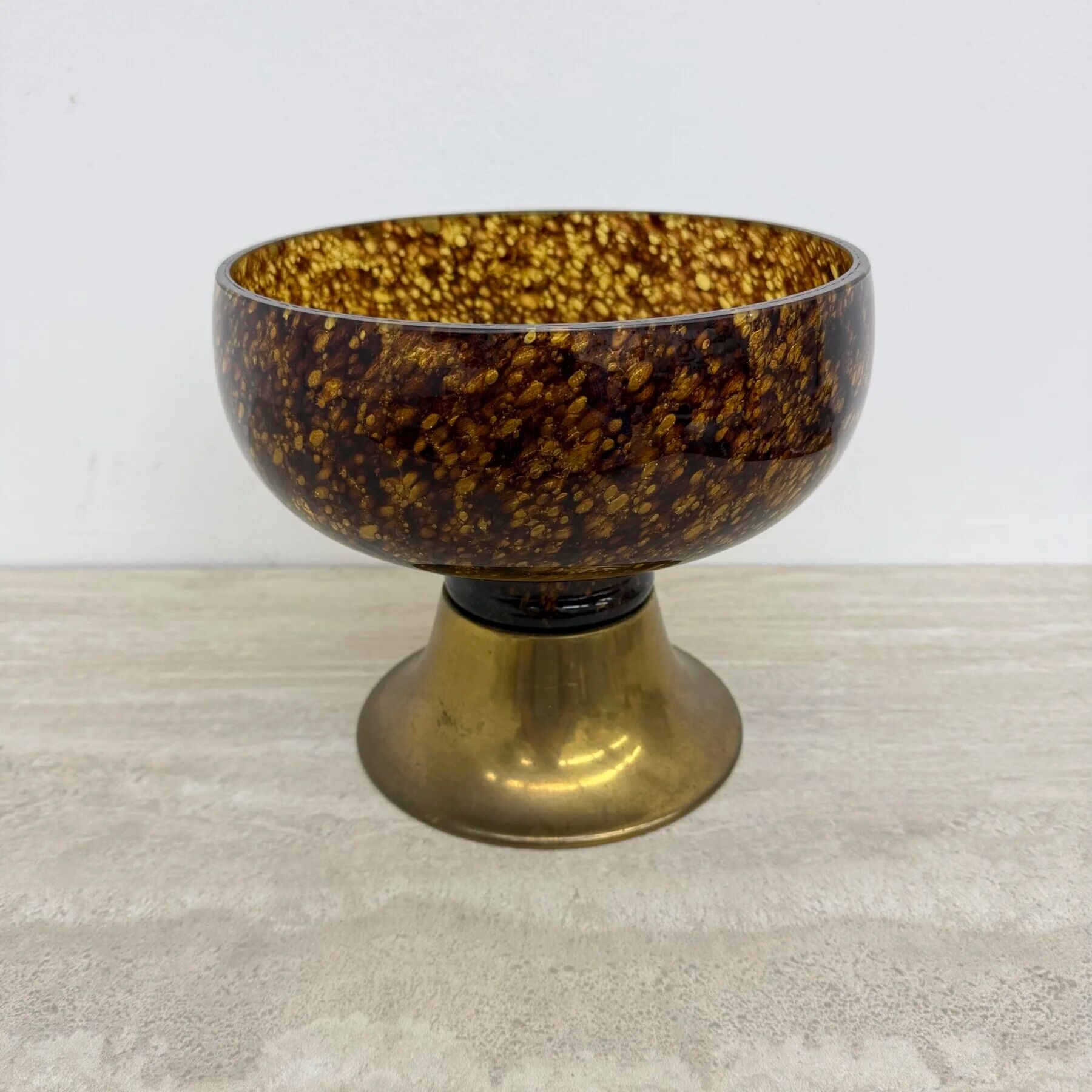 Bol en verre de Murano italien avec un centre en laiton, années 1970
