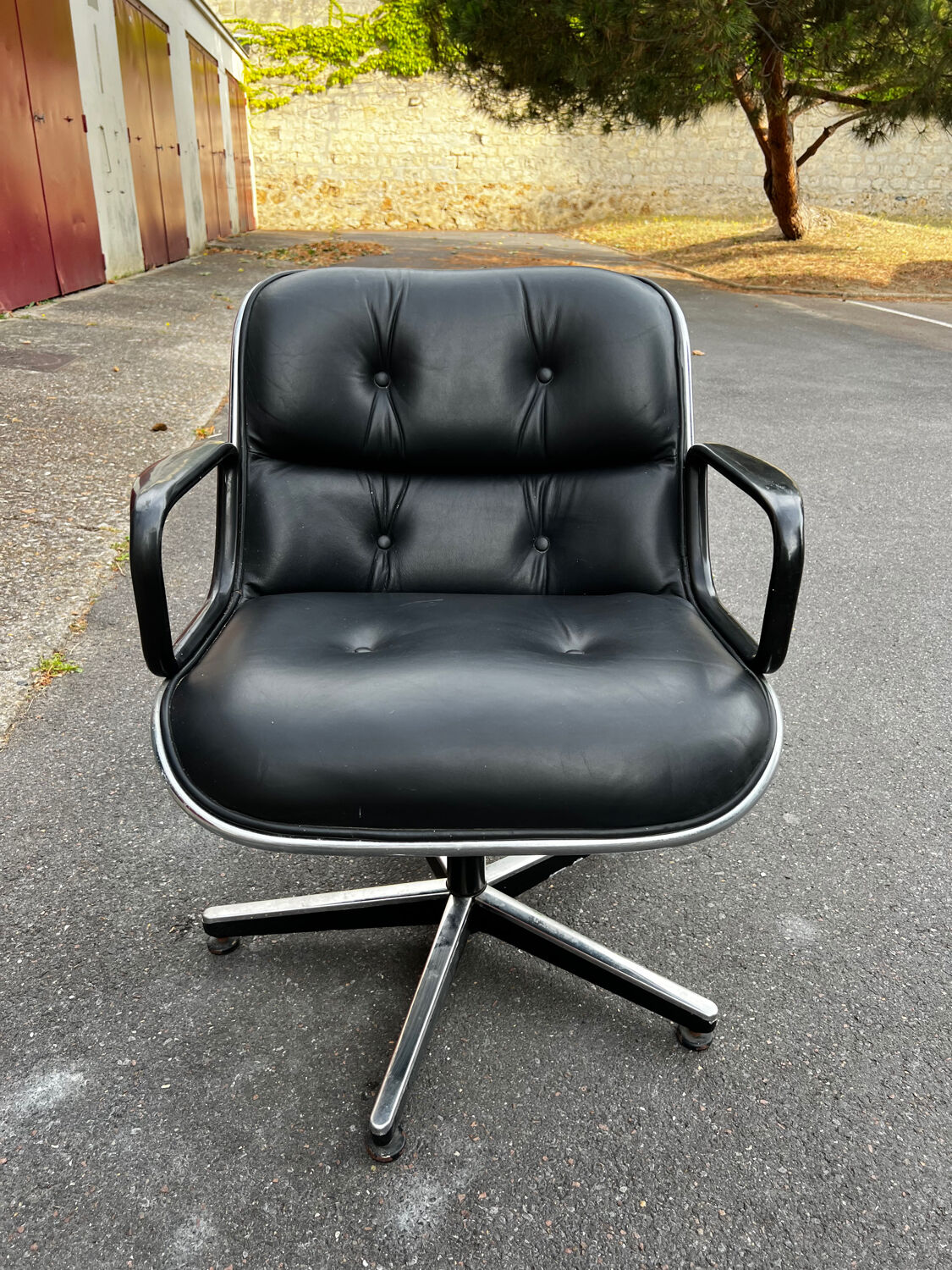 Pollock Knoll edition armchair