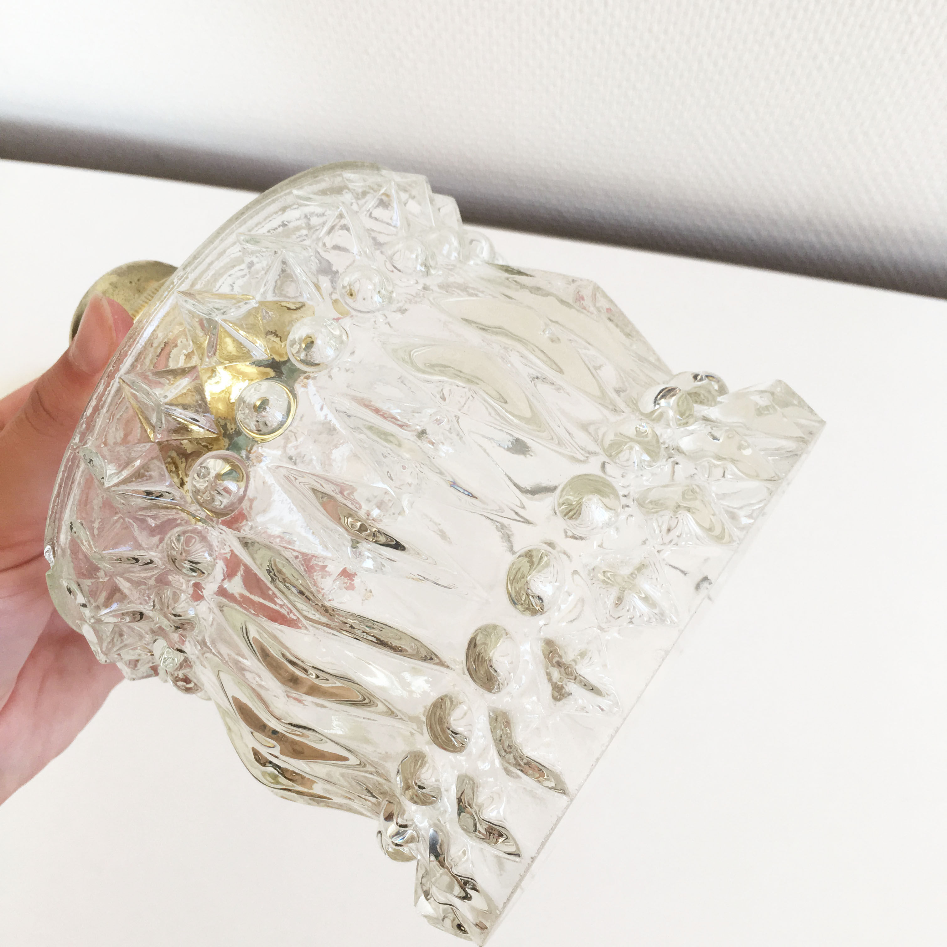 Suspension made with a vintage glass globe
