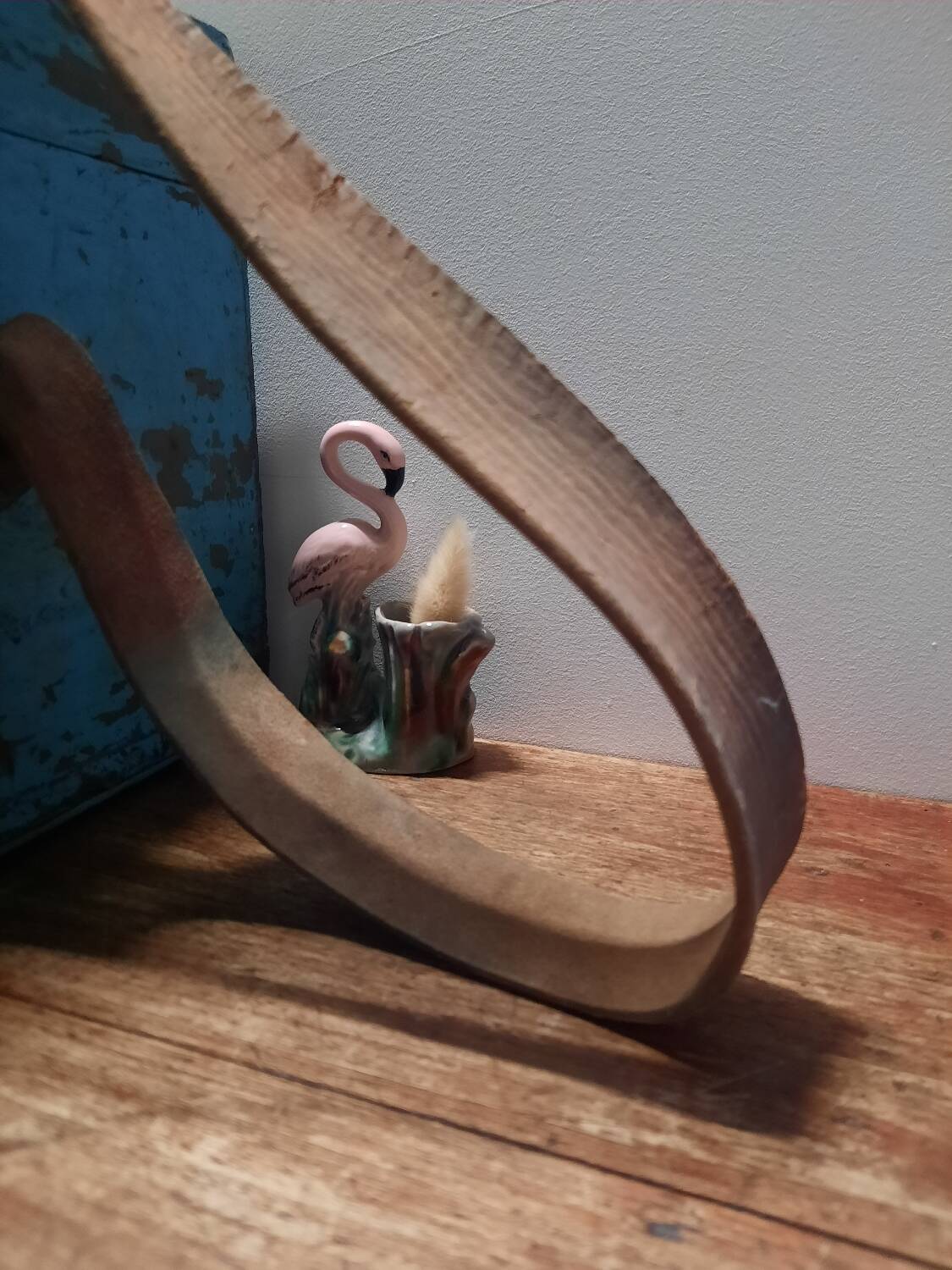 Malle ancienne en bois patinée bleue