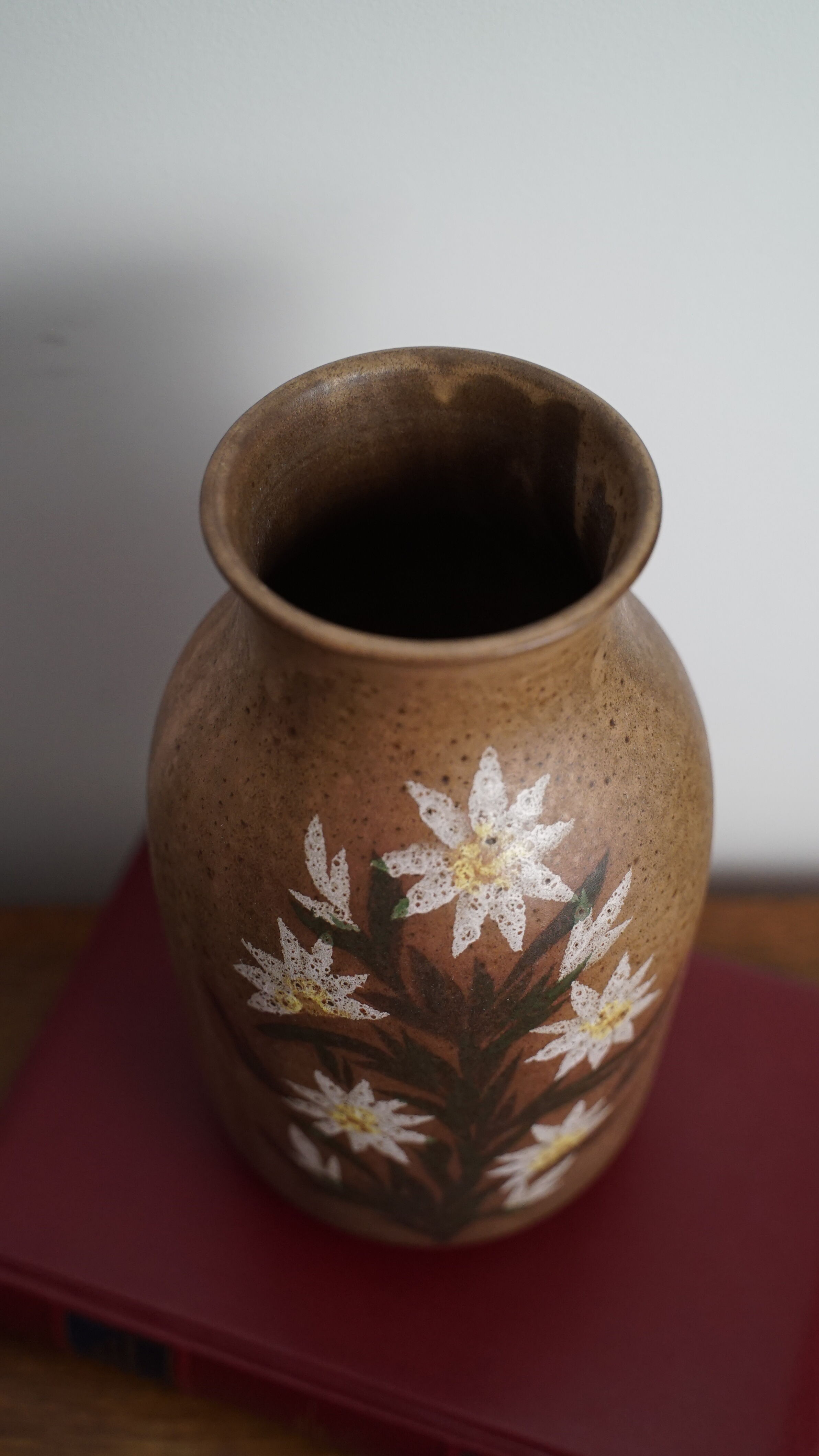 Sandstone vase with flowers 70's