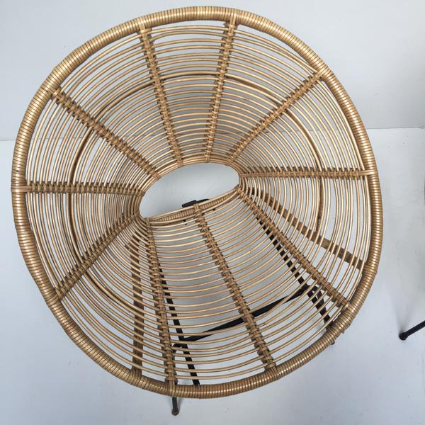 Fauteuil soleil rotin vintage pieds metal