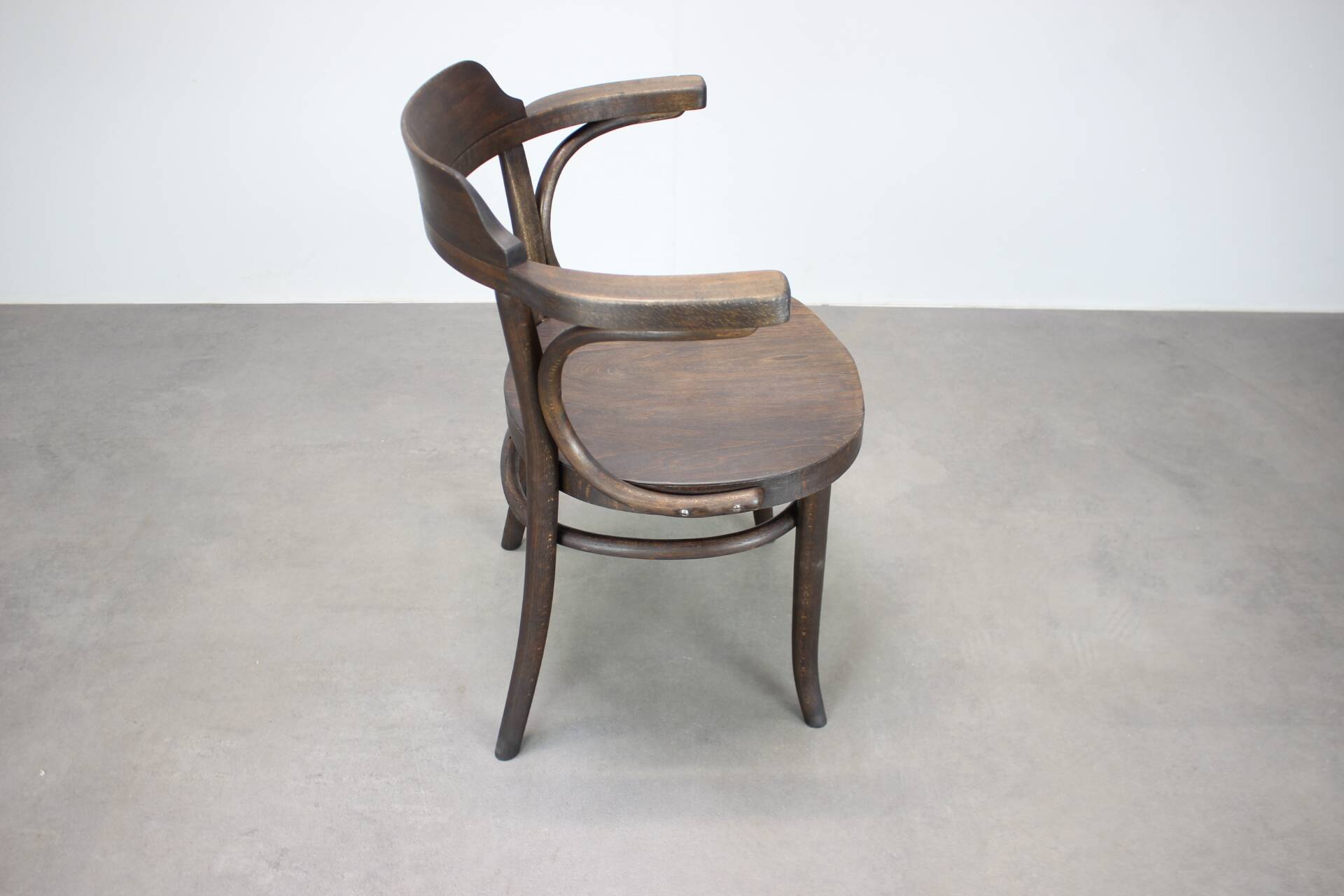 Vintage B3 armchair in bent wood, Czechoslovakia, 1920s