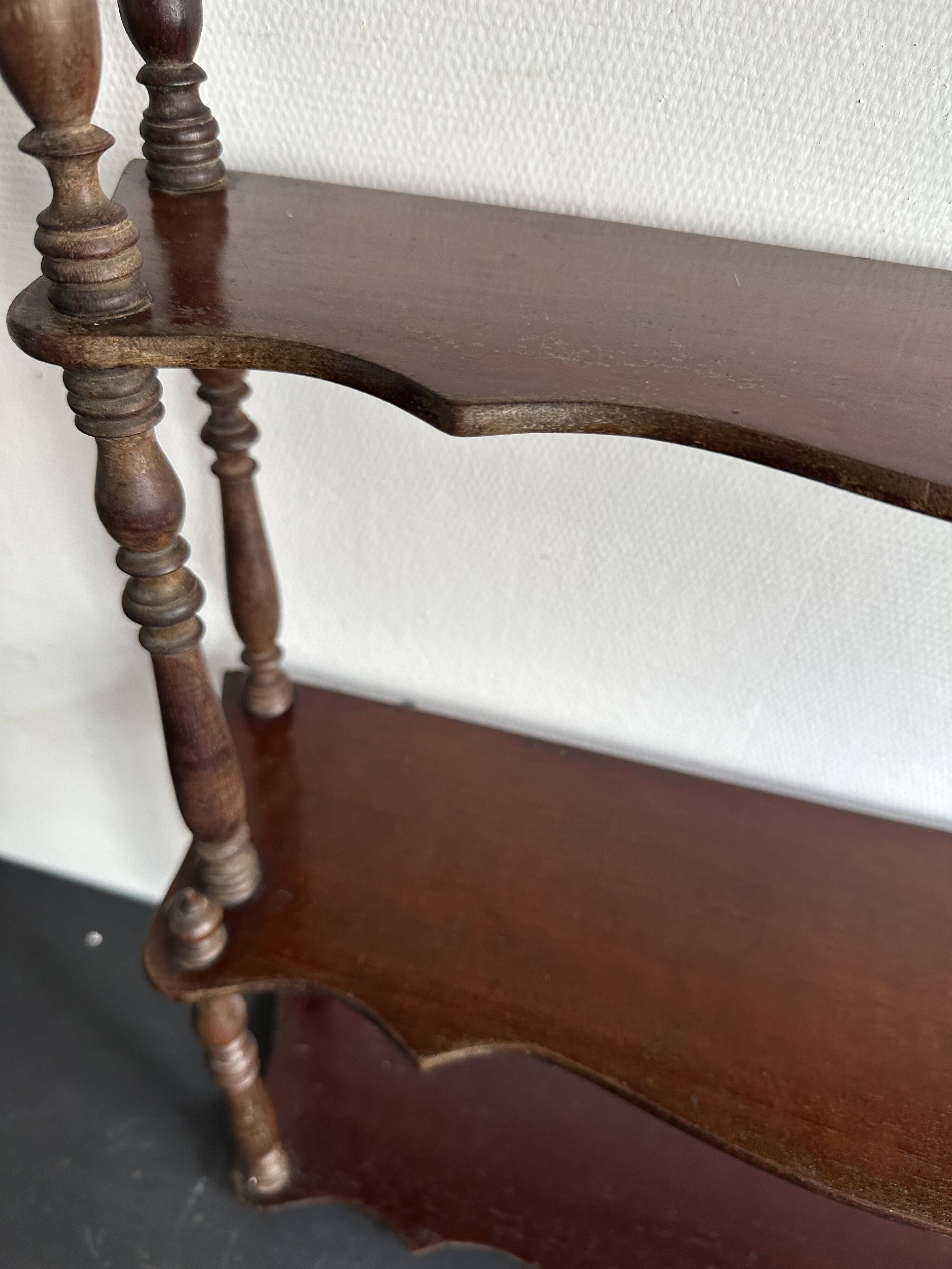 Large Napoleon III shelf in turned wood with a pediment.