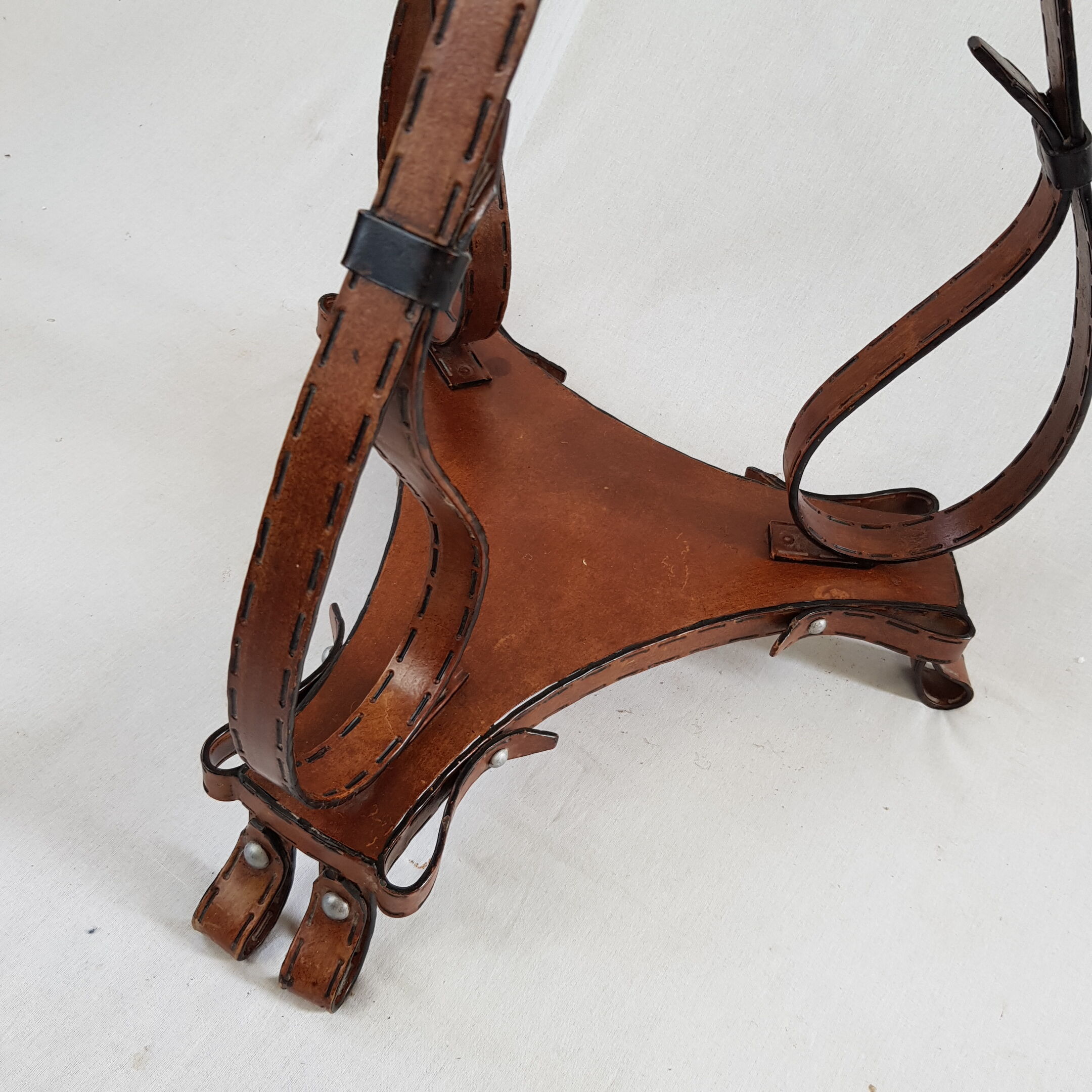 Painted side table in steel, effect trompe l'oeil