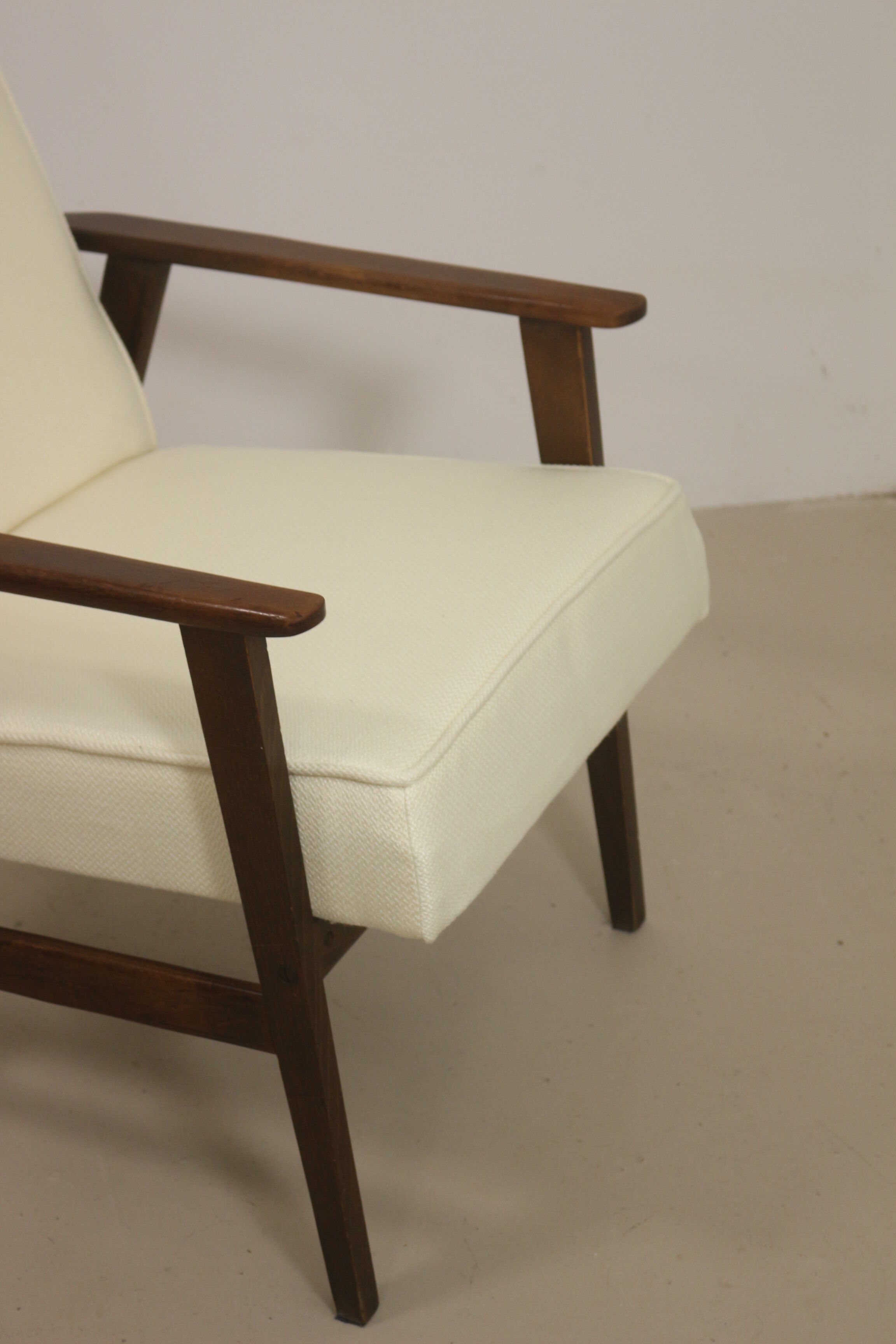 Fauteuil Henryk Lis 300-190 année 70. Réf Sophia.