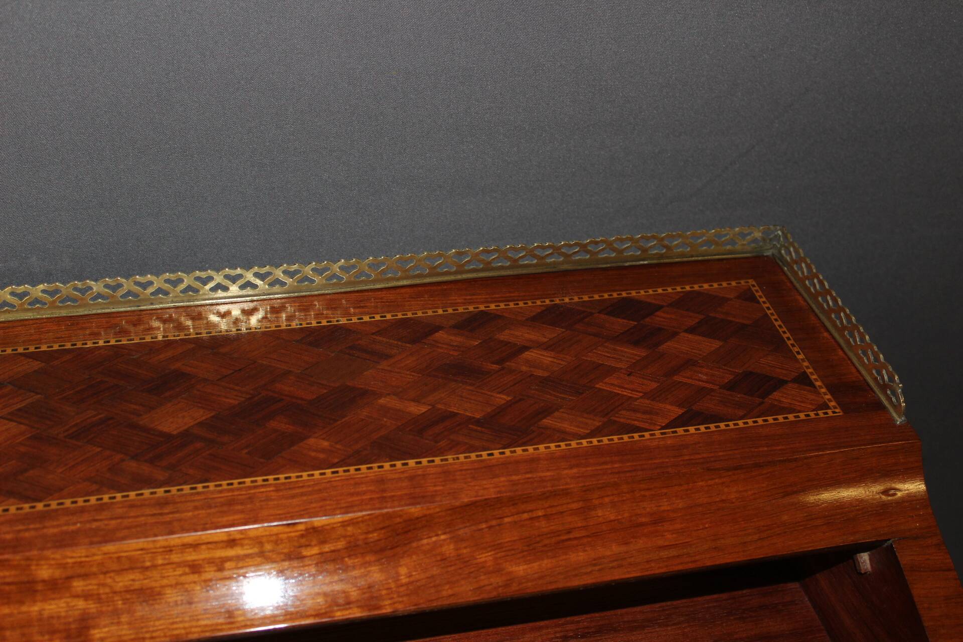Bureau à cylindre en marqueterie de style Louis XVI