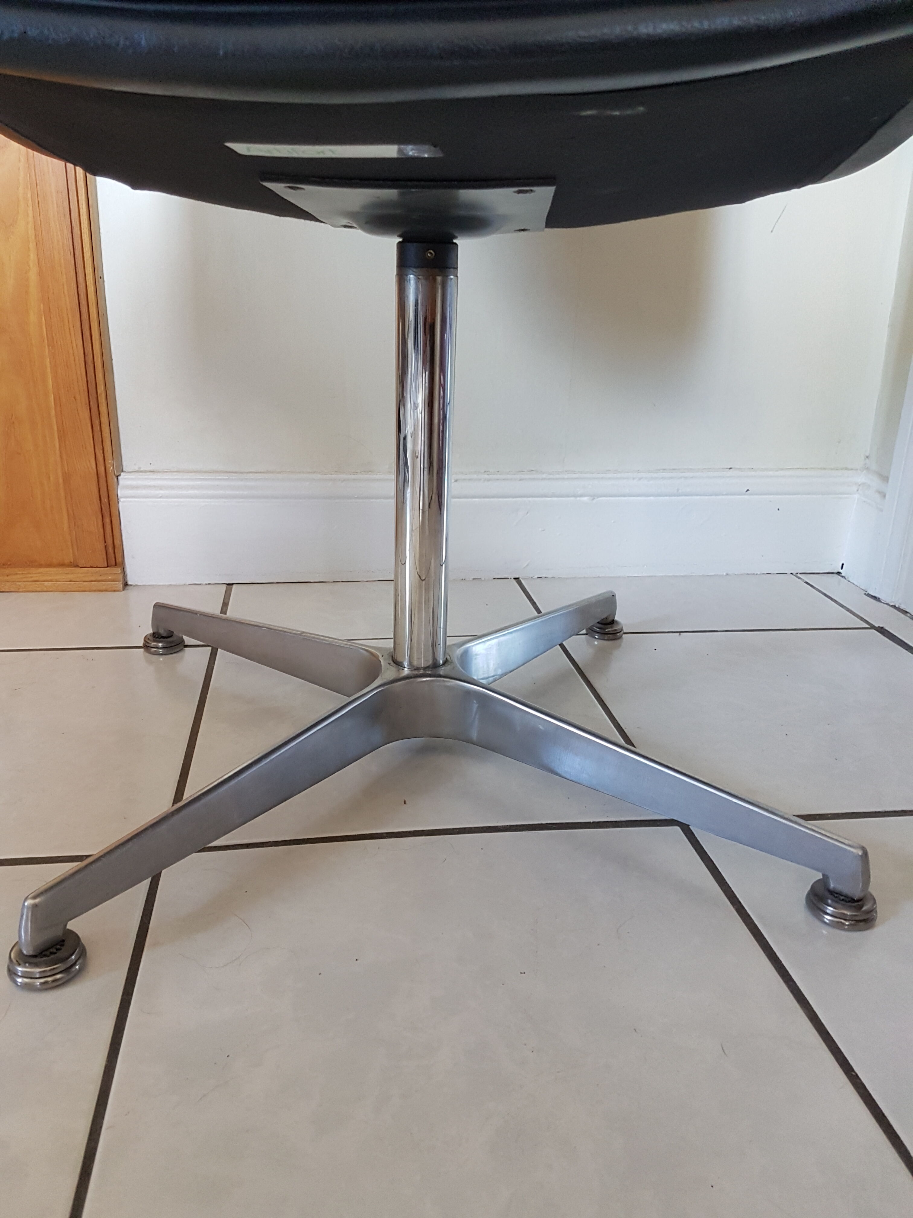 Fauteuil de bureau pivotant Artifort design Geoffroy Harcourt