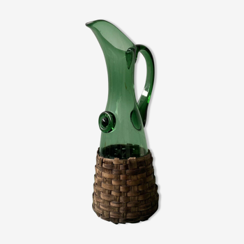 Service decanter in green glass and wicker contour