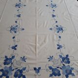 Nappe brodée main bleue avec 12 serviettes