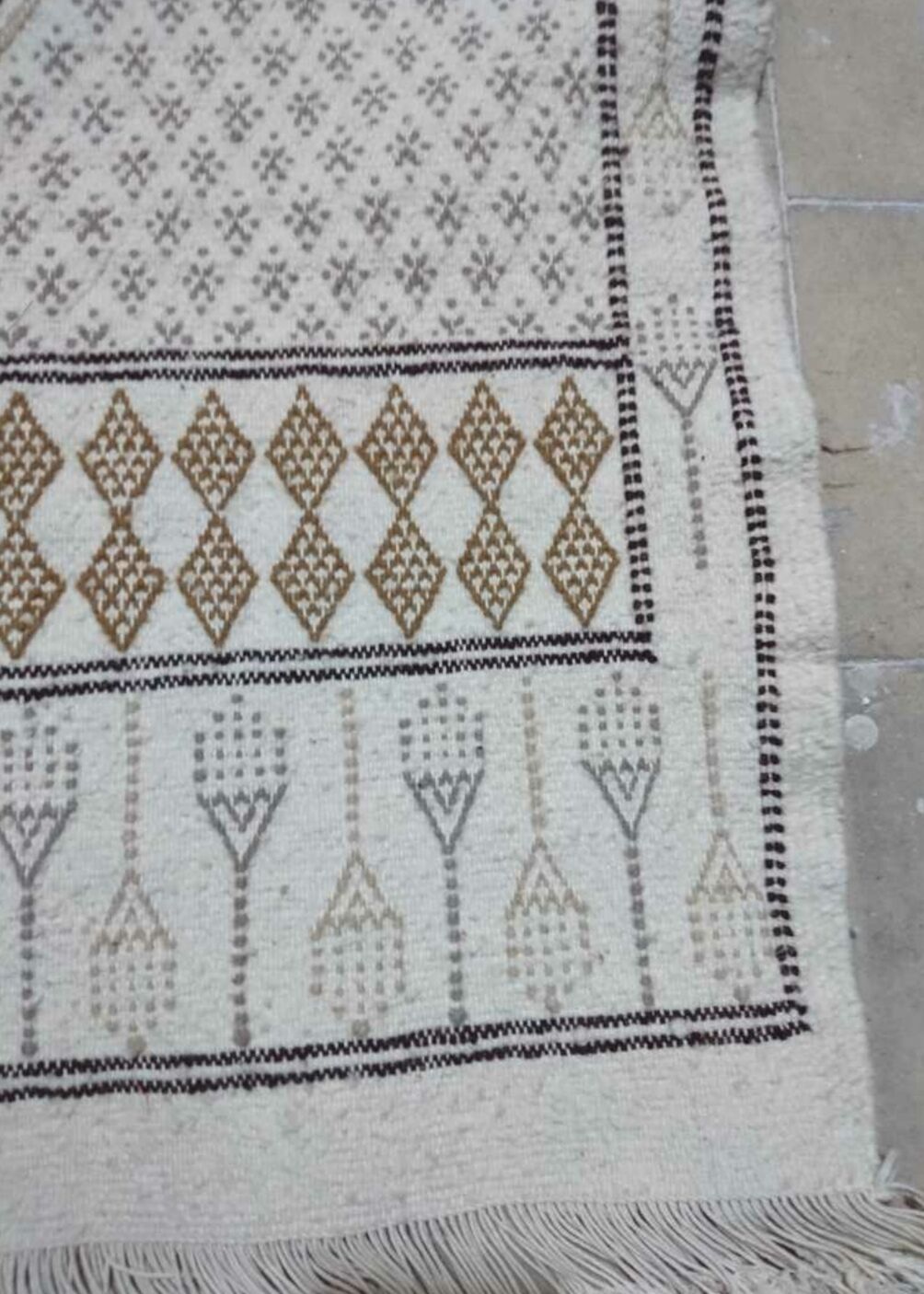Berber carpet handmade in pure wool beige 78 x 158 cm