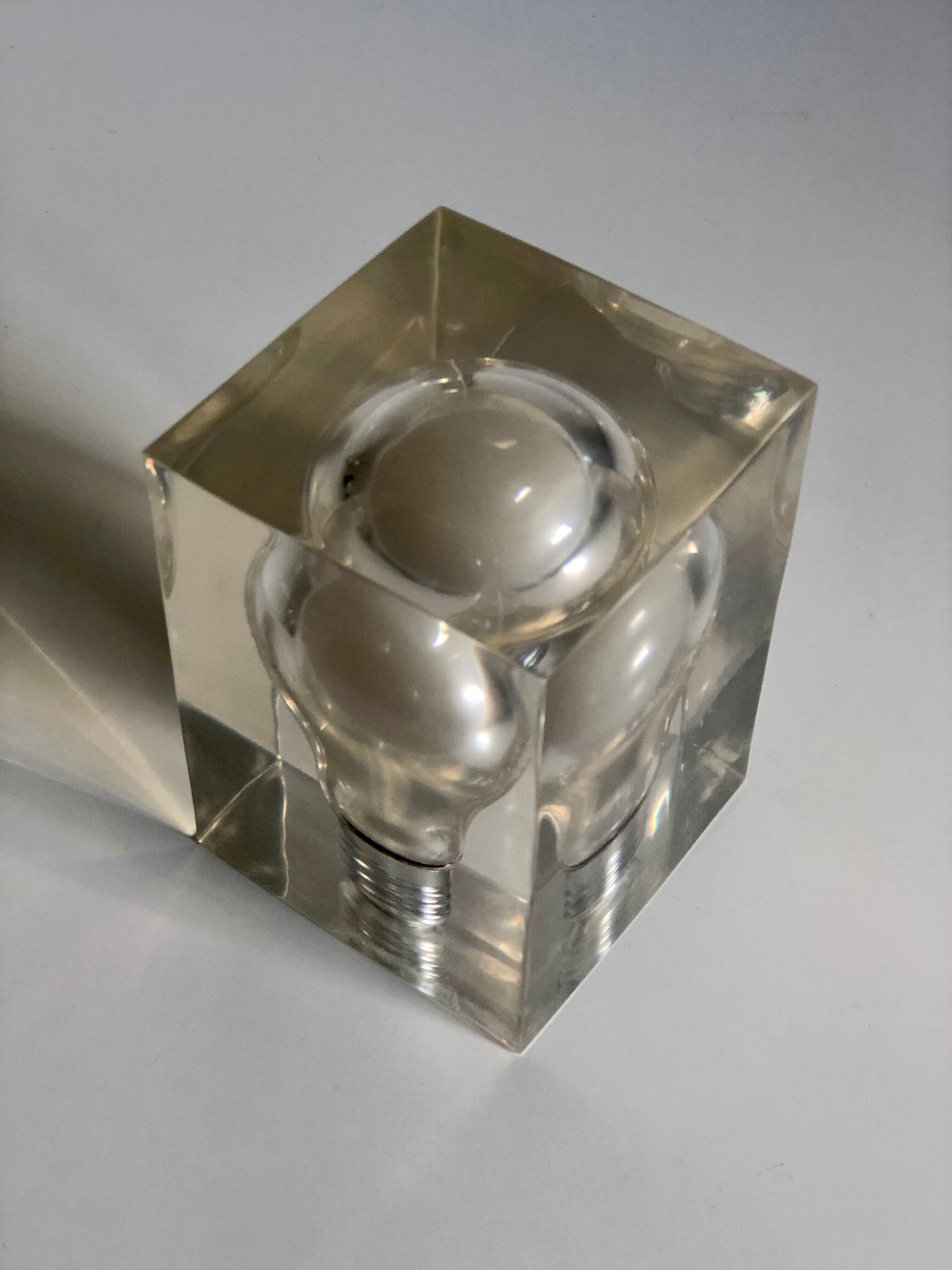 Sculpture inclusion in resin of a blue phosphorescent bulb attributed to Pierre Giraudon, 1970