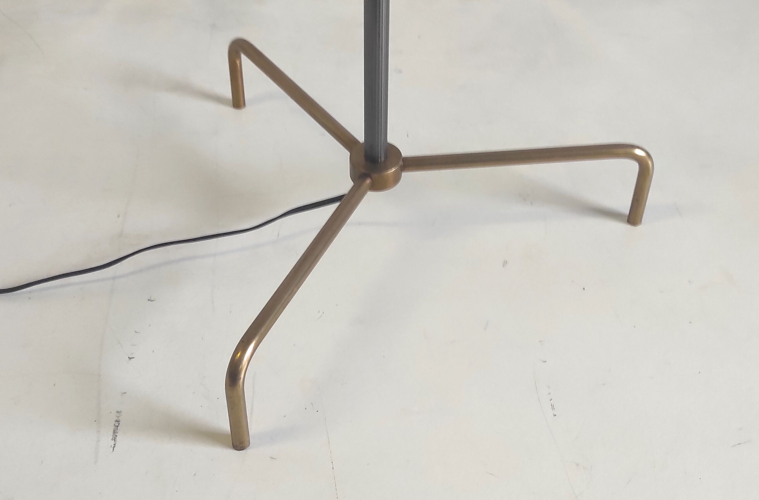 Tripod floor lamp in brass and metal – 50s/60s
