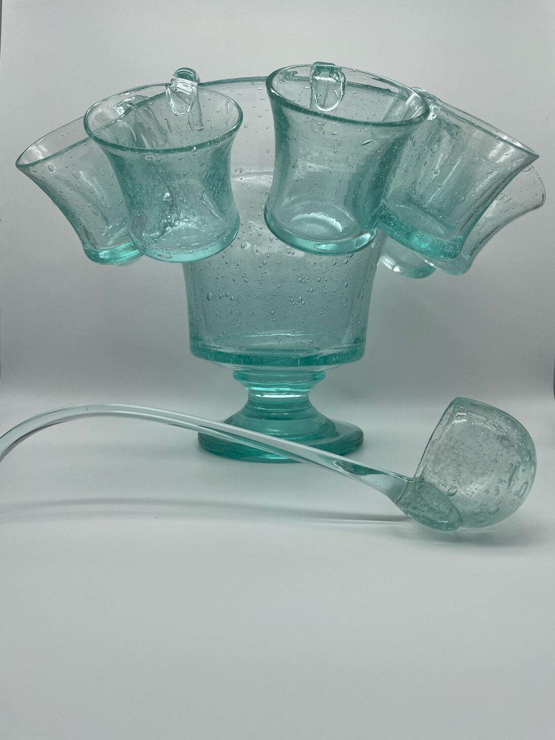 Punch service, Medici sangria in blue bubbled glass