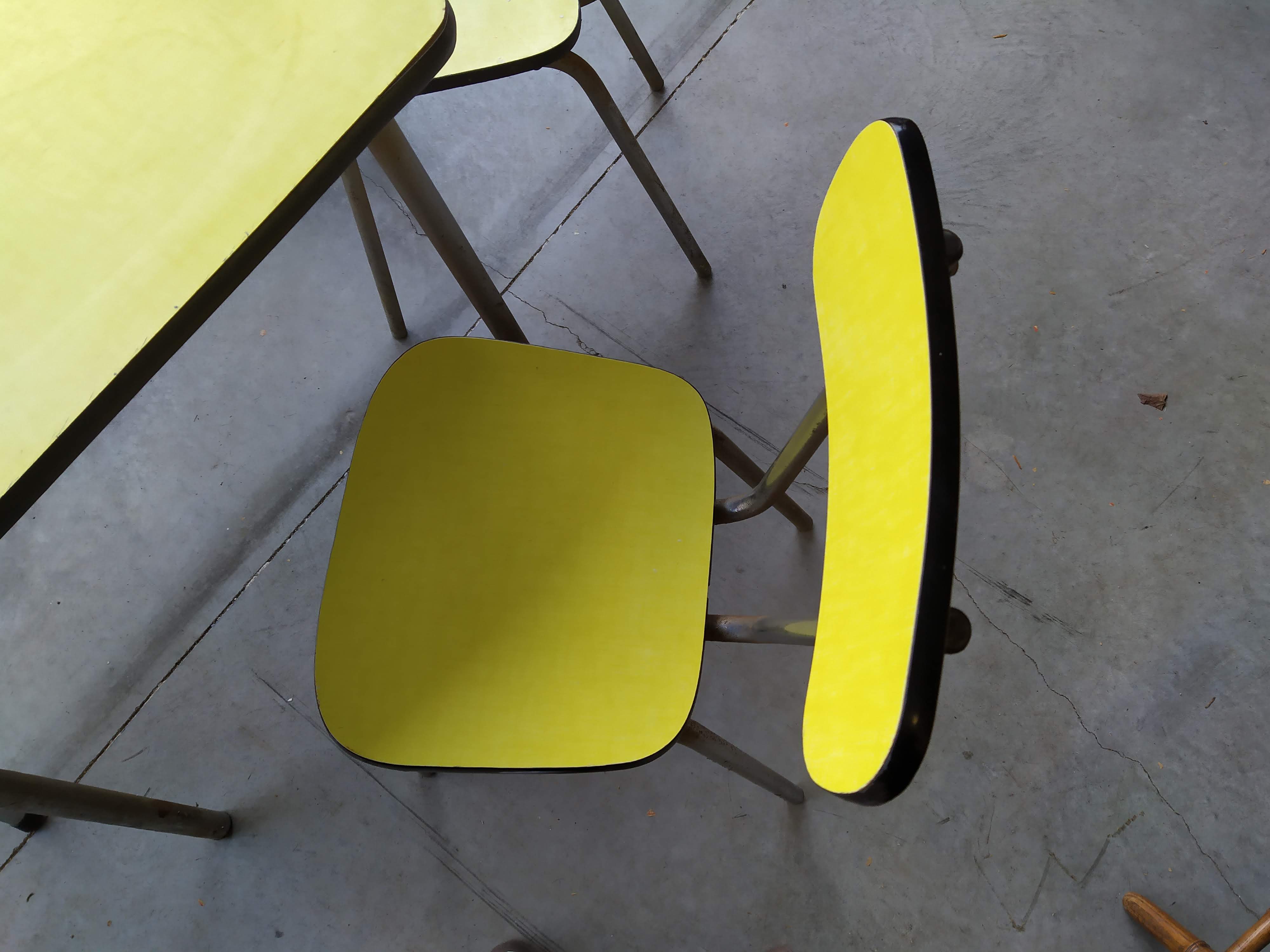 Table and chairs in 50s formica