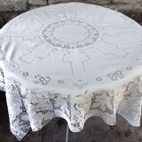 Square tablecloth 1900 very embroidered for round table