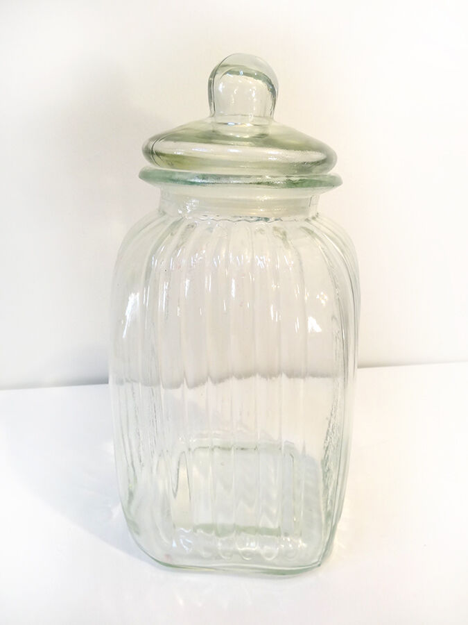 Airtight in striated glass candy