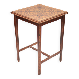 Table en bois avec marqueterie,