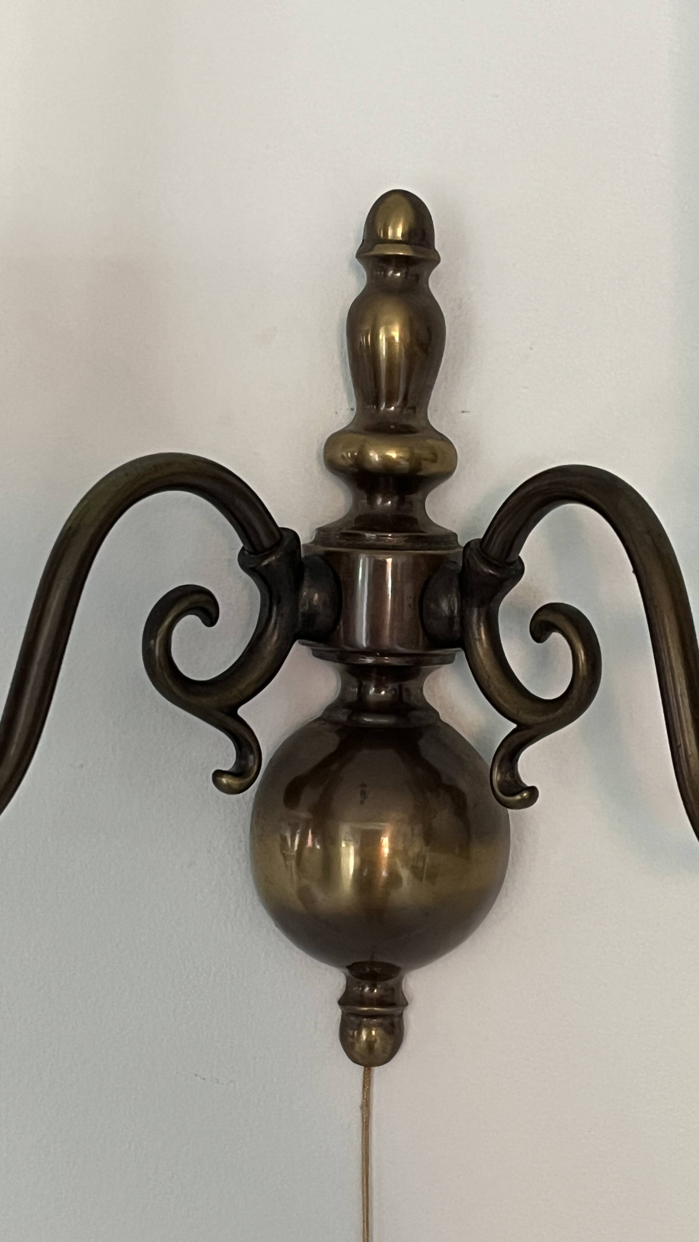 applique mural en laiton