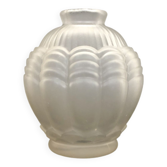 Art Deco vase in frosted glass. Art Deco era. Made in France