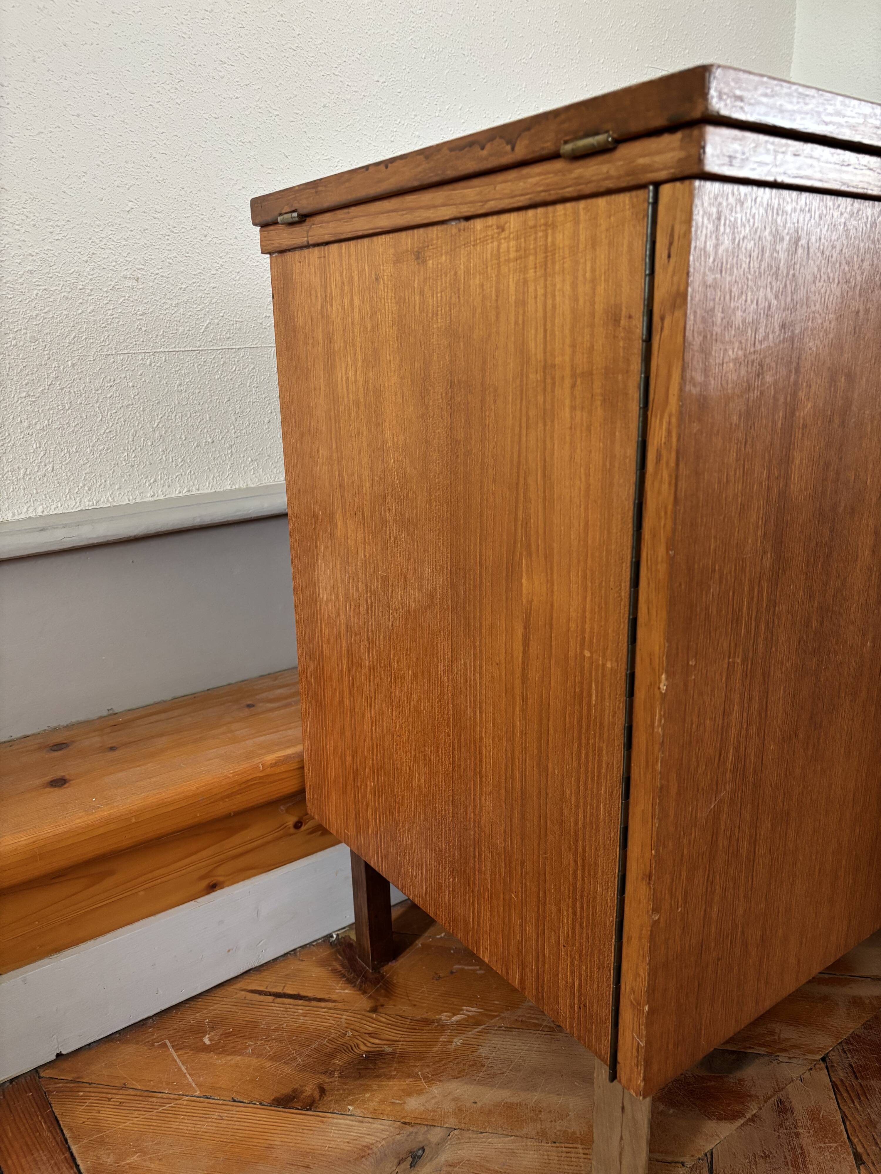 Vintage 1960 sideboard buffet