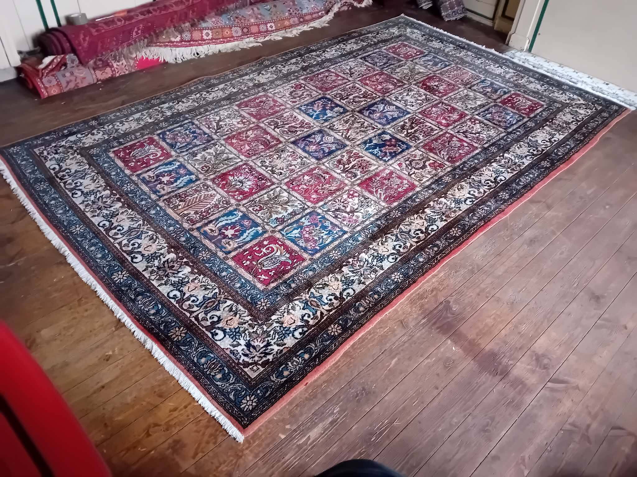 Handmade Bachtiar Persian rug 323x195cm
