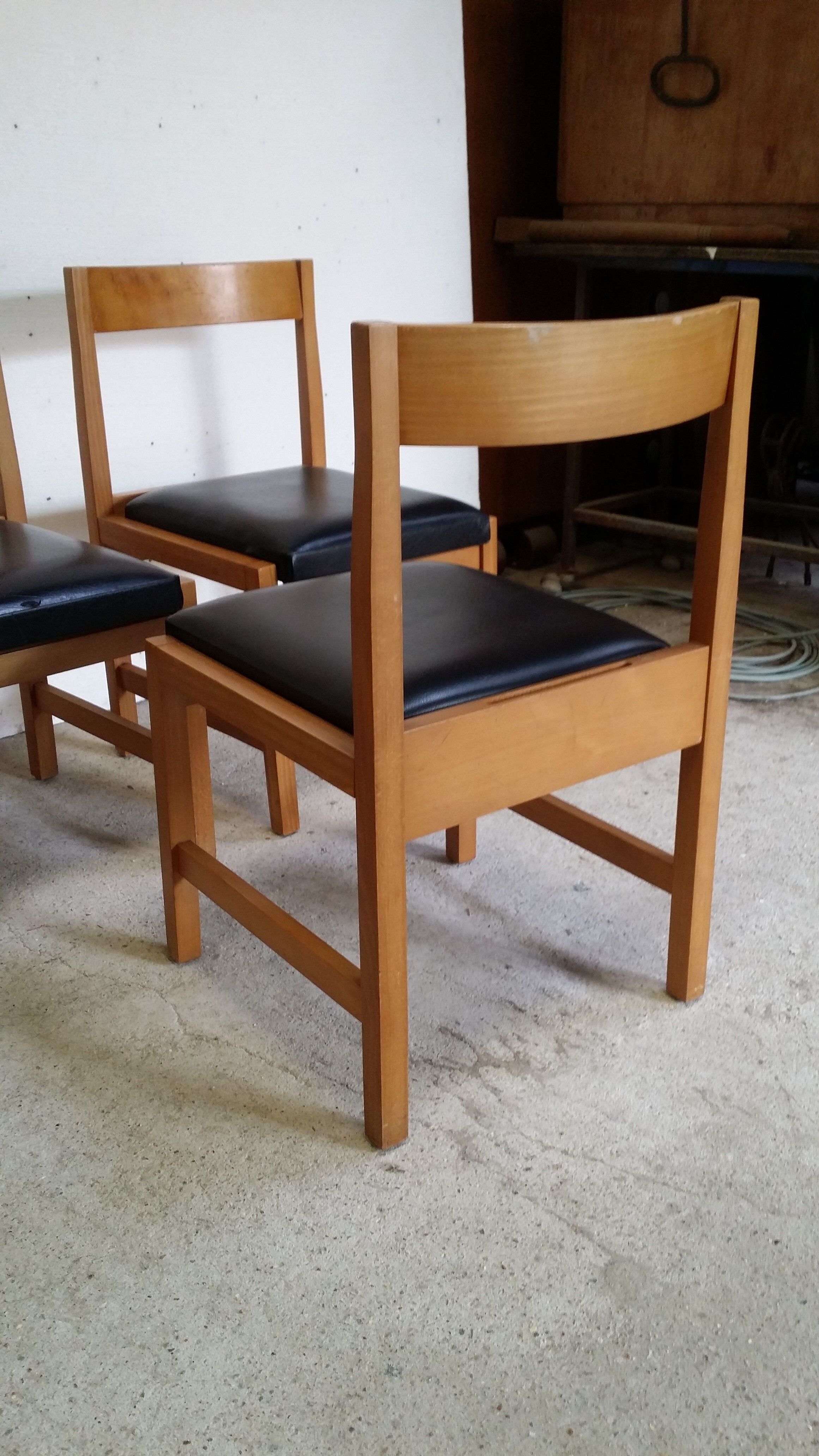 Lot of four chairs