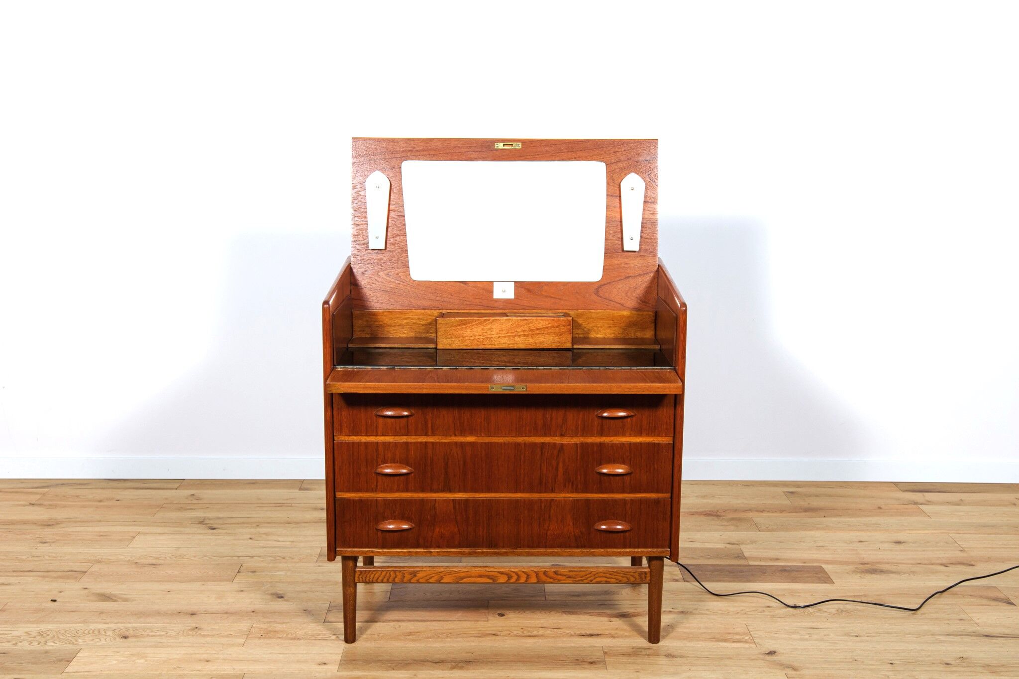 Coiffeuse danoise en teck du milieu du siècle, années 1960