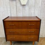 Finned chest of drawers