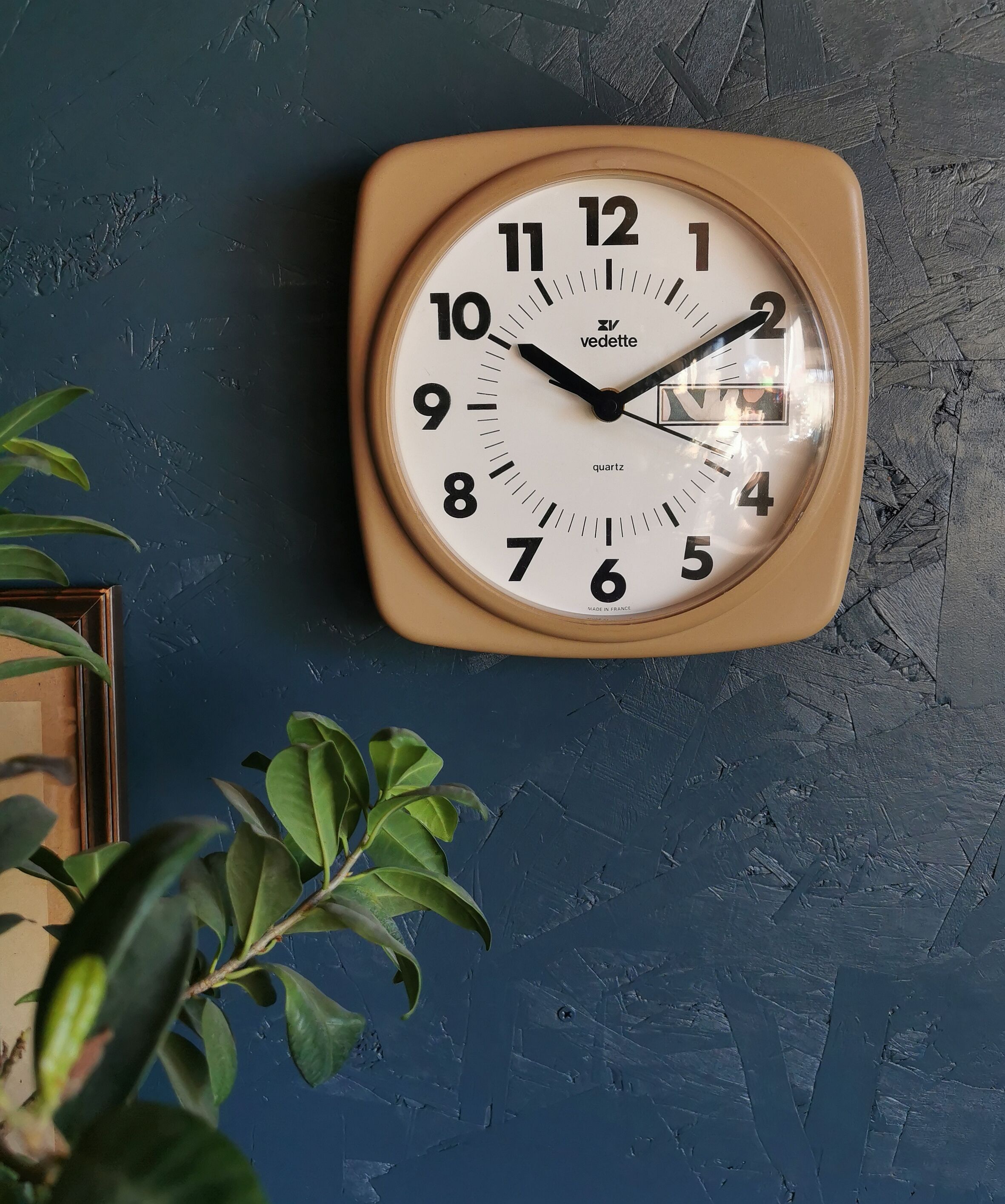 Vintage clock square silent wall clock "Mocha Spotlight"