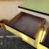 Buffet parisien en bois / portes et tiroirs jaune / années 1960